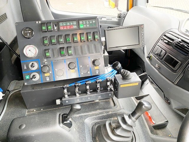 Mercedes-Benz Atego 1324 4x2 Atego 1324 4x2, Kehrmaschine Explorer 8 - Kamioni: foto 3 Mercedes-Benz Atego 1324 4x2 Atego 1324 4x2, Kehrmaschine Explorer 8 - Kamioni: foto 3