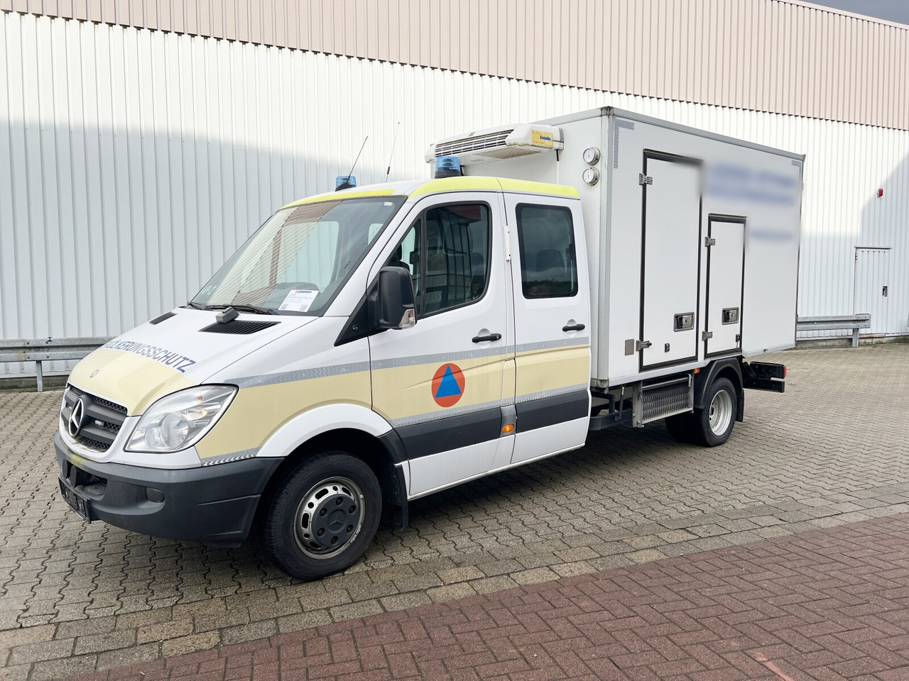 Mercedes-Benz Sprinter 515 4x2 Doka Sprinter 515 4x2 Doka, Kühlkoffer - Kamioni: foto 1 Mercedes-Benz Sprinter 515 4x2 Doka Sprinter 515 4x2 Doka, Kühlkoffer - Kamioni: foto 1
