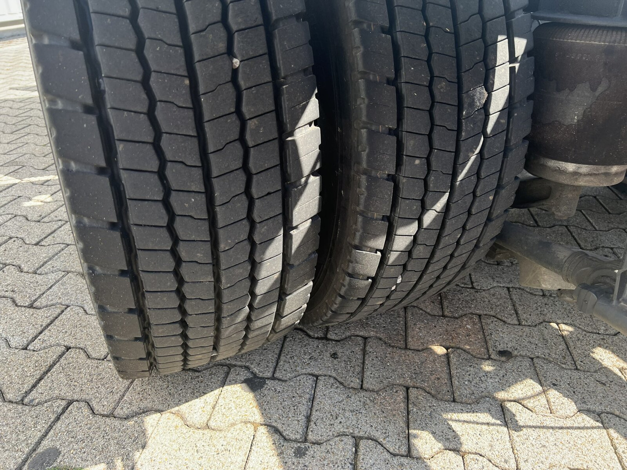 MAN 25/18.284 6x2-4 LL 25/18.284 6x2-4 LL,Kran HMF 1113 K3, Funk, Retarder - Kamion vetëngarkues, Kamion me vinç: foto 3 MAN 25/18.284 6x2-4 LL 25/18.284 6x2-4 LL,Kran HMF 1113 K3, Funk, Retarder - Kamion vetëngarkues, Kamion me vinç: foto 3
