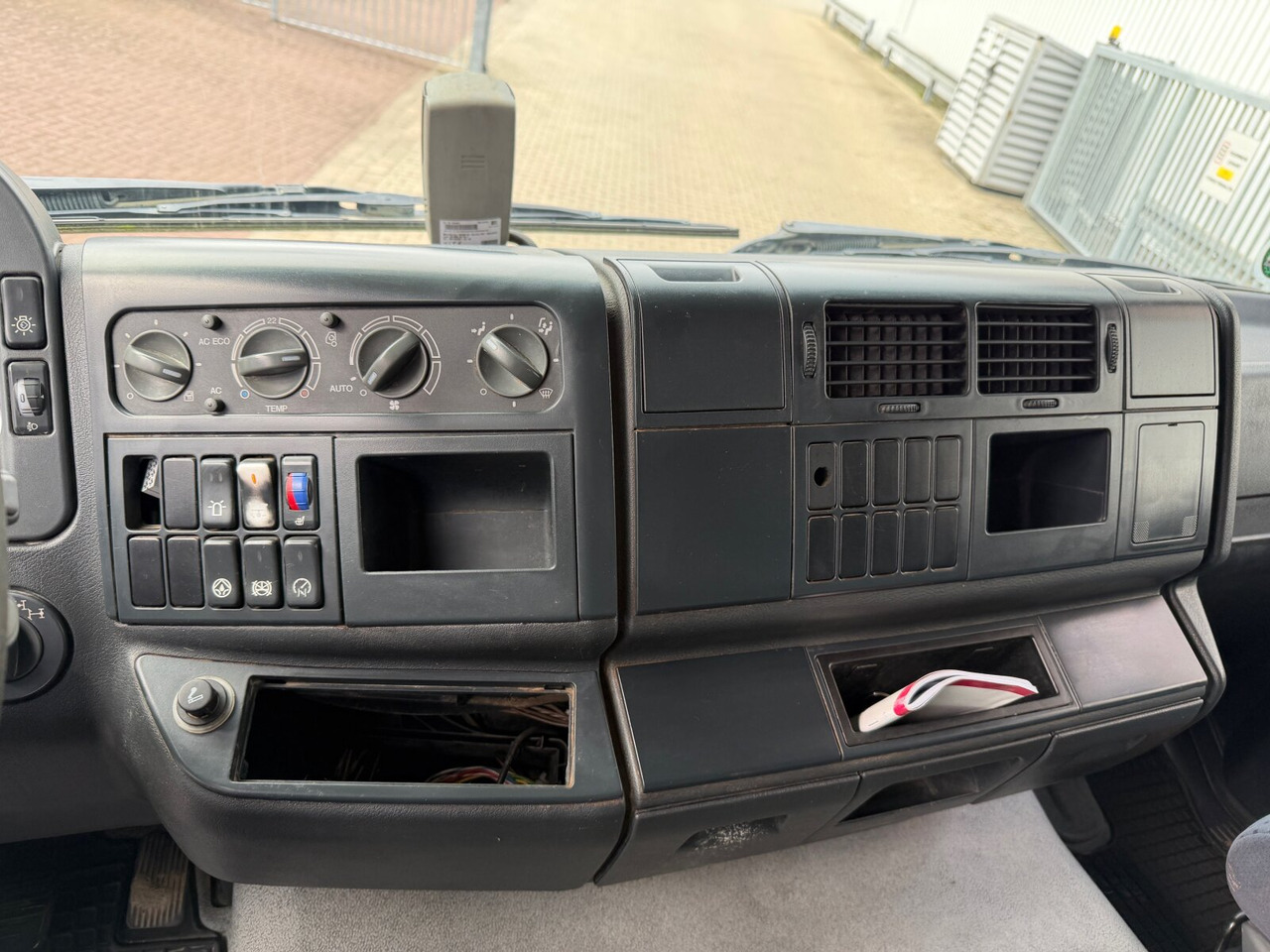 MAN TGA 26.400 6X4 BB TGA 26.400 6X4 BB, Intarder - Kamion vetëshkarkues: foto 4 MAN TGA 26.400 6X4 BB TGA 26.400 6X4 BB, Intarder - Kamion vetëshkarkues: foto 4