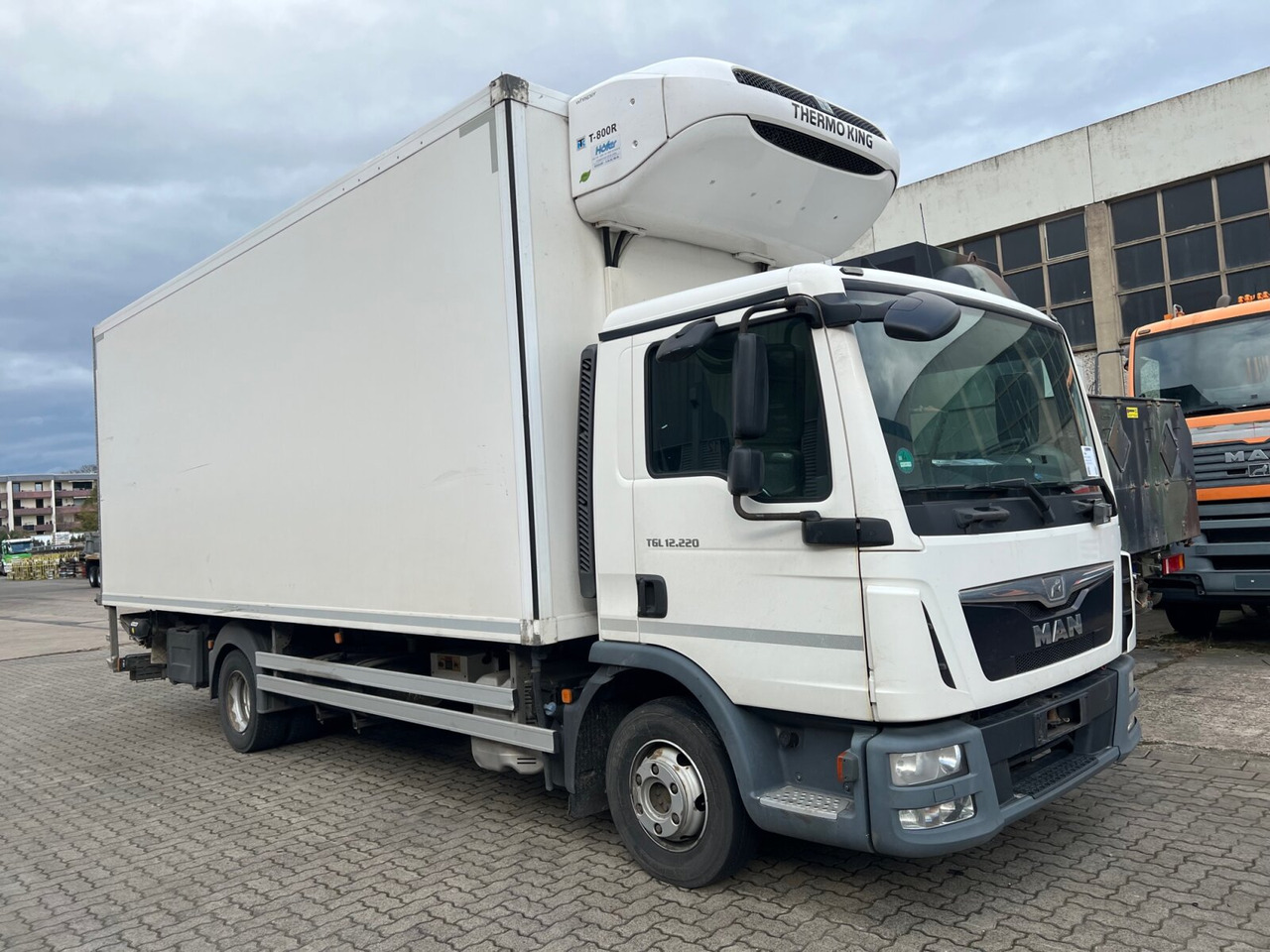 MAN TGL 12.220 4X2 BL mit Motorschaden TGL 12.220 4X2 BL mit Motorschaden, Tiefkühlkoffer, Thermoking, Rolltor, unterfaltbare MBB LBW - Kamion frigorifer: foto 1 MAN TGL 12.220 4X2 BL mit Motorschaden TGL 12.220 4X2 BL mit Motorschaden, Tiefkühlkoffer, Thermoking, Rolltor, unterfaltbare MBB LBW - Kamion frigorifer: foto 1