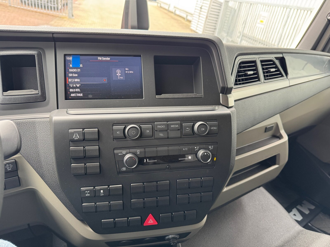 MAN TGL 8.160 4x2 BL CH TGL 8.160 4x2 BL CH, 3x VORHANDEN! - Kamion kabinë-shasi: foto 5 MAN TGL 8.160 4x2 BL CH TGL 8.160 4x2 BL CH, 3x VORHANDEN! - Kamion kabinë-shasi: foto 5