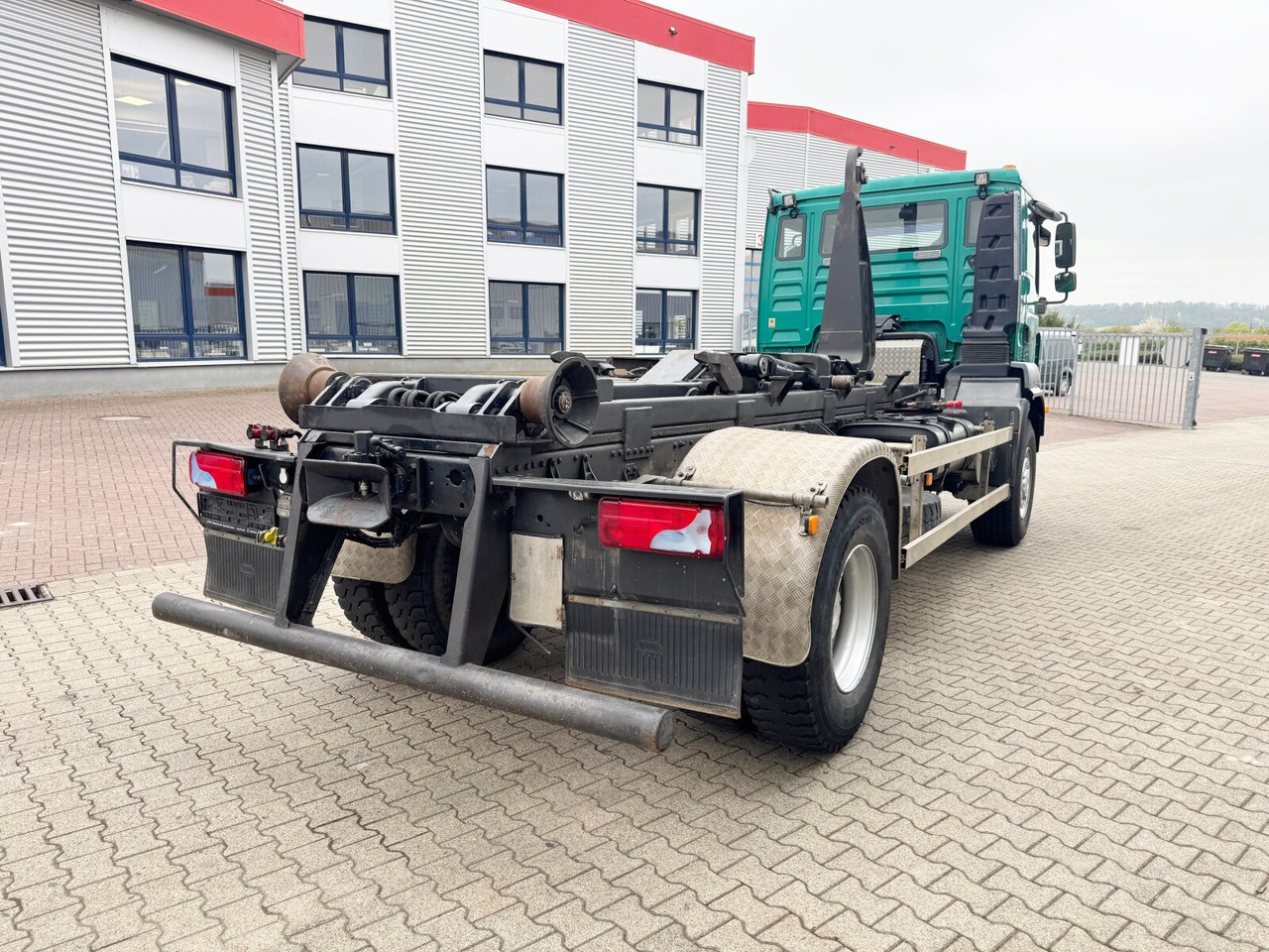 Kamion vetëngarkues MAN TGM 18.340 4x4 BB TGM 18.340 4x4 BB, Hiab LHT 19046 Abrollkipper, Widi Platte: foto 12
