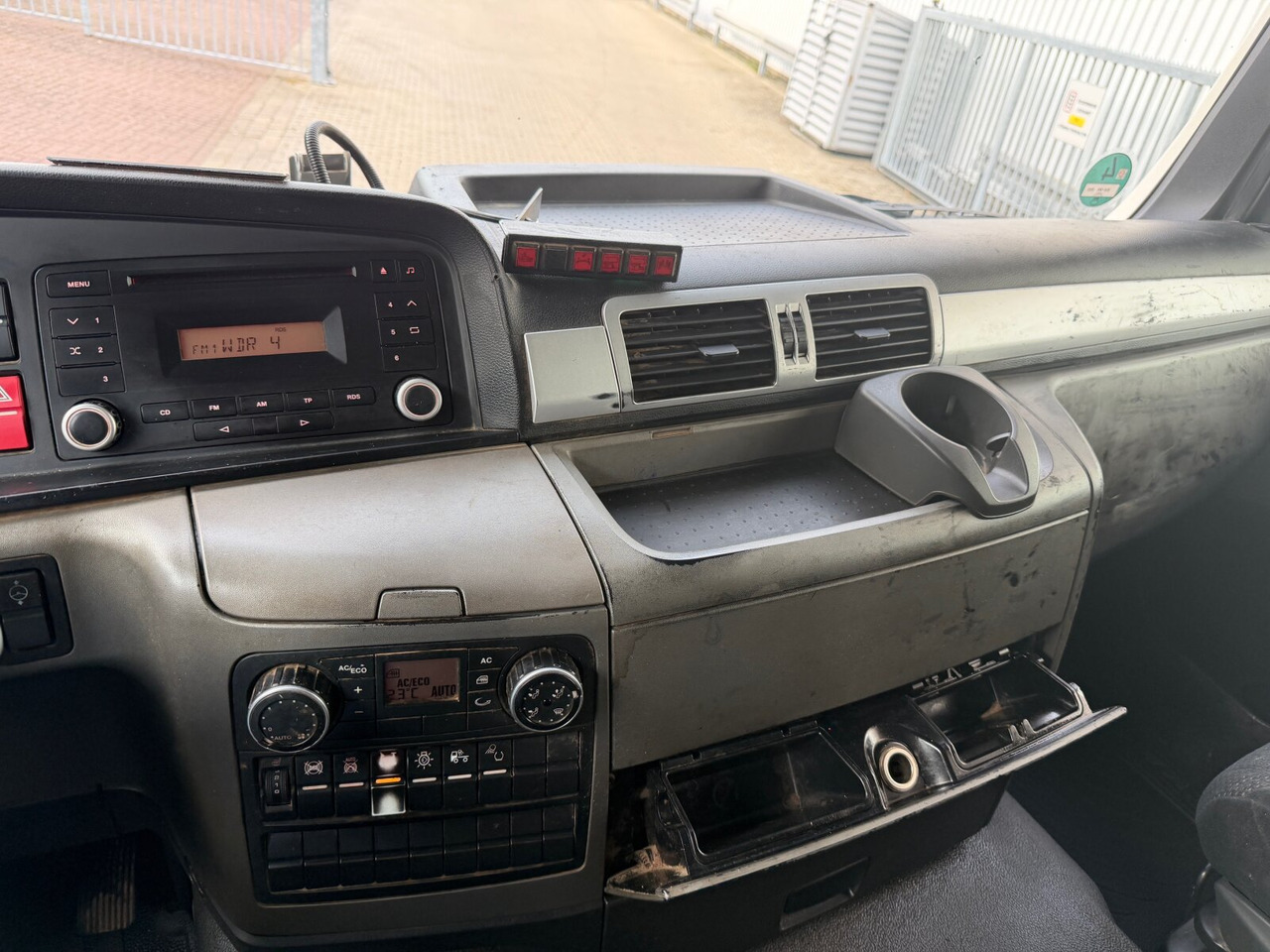 MAN TGS 18.360 4X2 BL TGS 18.360 4X2 BL, Hyva 10.45 S, Teleskopabrollanlage - Kamion vetëngarkues: foto 5 MAN TGS 18.360 4X2 BL TGS 18.360 4X2 BL, Hyva 10.45 S, Teleskopabrollanlage - Kamion vetëngarkues: foto 5