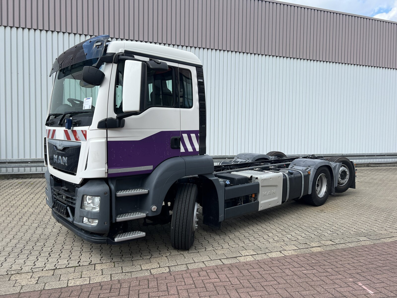 MAN TGS 26.320 6X2-4 BL TGS 26.320 6X2-4 BL, Lenk-/Liftachse, Rechtslenker, Export Only! - Kamion kabinë-shasi: foto 1 MAN TGS 26.320 6X2-4 BL TGS 26.320 6X2-4 BL, Lenk-/Liftachse, Rechtslenker, Export Only! - Kamion kabinë-shasi: foto 1