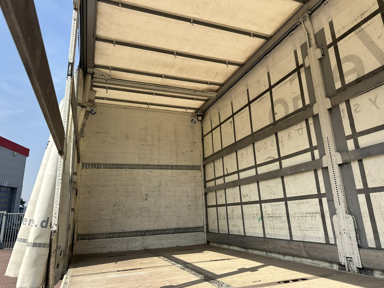 MAN TGS 26.400 6x2-4 LL TGS 26.400 6x2-4 LL, Lenk-/Lift, Edscha, Heckkran Palfinger PK23002-C + Jib PJ060A, Funk - Kamion me tendë, Kamion me vinç: foto 5 MAN TGS 26.400 6x2-4 LL TGS 26.400 6x2-4 LL, Lenk-/Lift, Edscha, Heckkran Palfinger PK23002-C + Jib PJ060A, Funk - Kamion me tendë, Kamion me vinç: foto 5