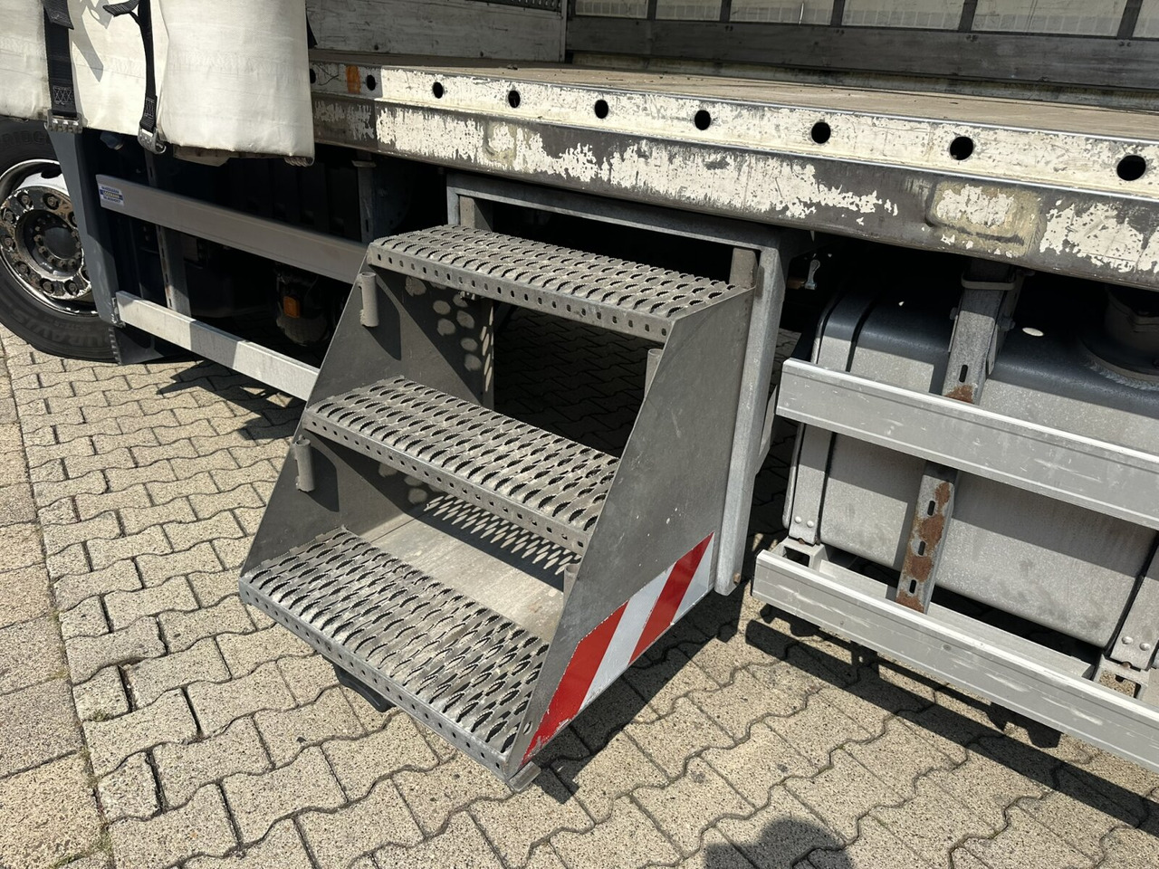 MAN TGS 26.400 6x2-4 LL TGS 26.400 6x2-4 LL, Lenk-/Lift, Edscha, Heckkran Palfinger PK23002-C + Jib PJ060A, Funk - Kamion me tendë, Kamion me vinç: foto 3 MAN TGS 26.400 6x2-4 LL TGS 26.400 6x2-4 LL, Lenk-/Lift, Edscha, Heckkran Palfinger PK23002-C + Jib PJ060A, Funk - Kamion me tendë, Kamion me vinç: foto 3