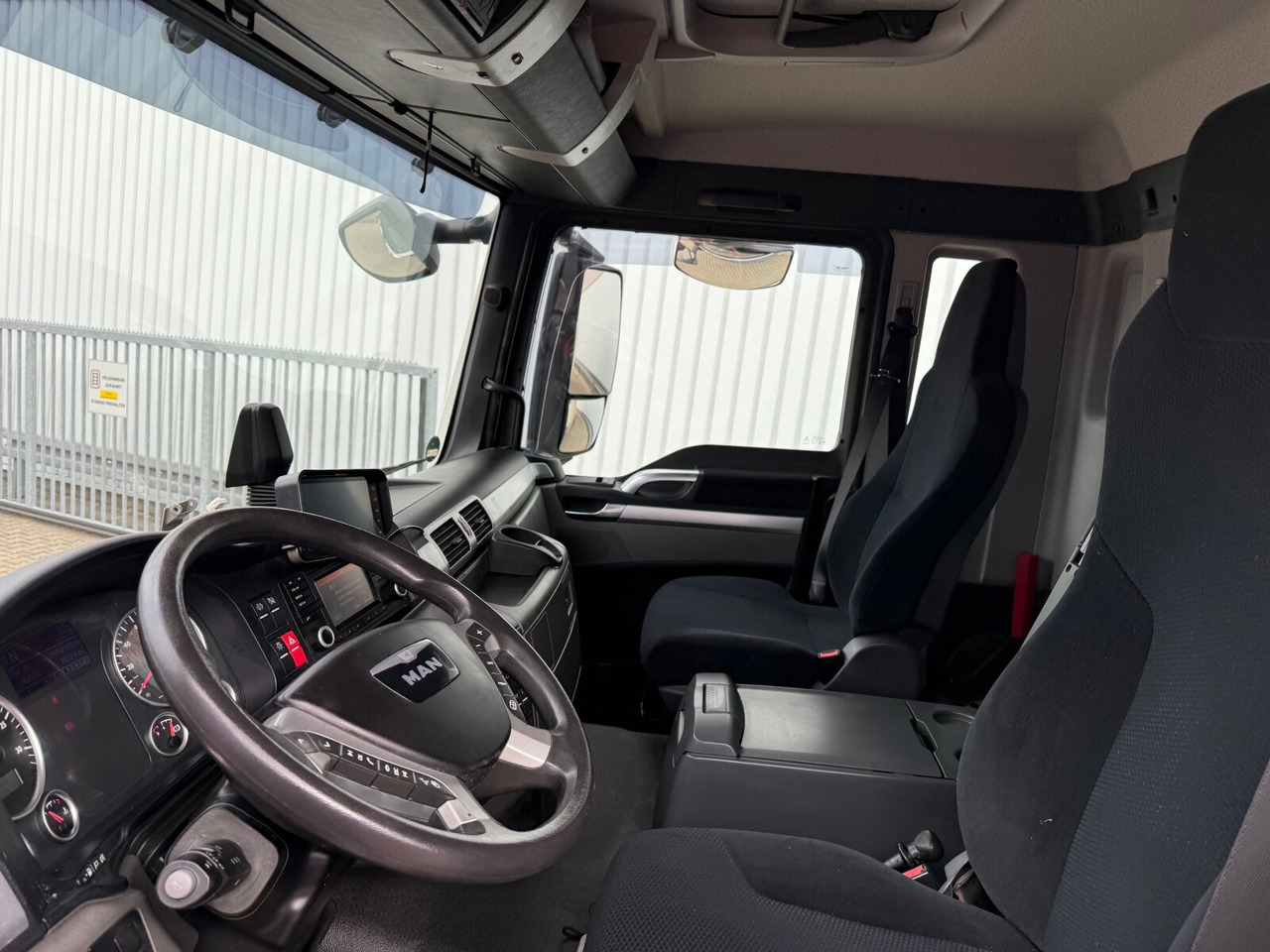 MAN TGS 26.400 6x2-4 LL TGS 26.400 6x2-4 LL, Lenk-/Lift, Hubdach - Kamion me karroceri të hapur, Kamion me vinç: foto 4 MAN TGS 26.400 6x2-4 LL TGS 26.400 6x2-4 LL, Lenk-/Lift, Hubdach - Kamion me karroceri të hapur, Kamion me vinç: foto 4