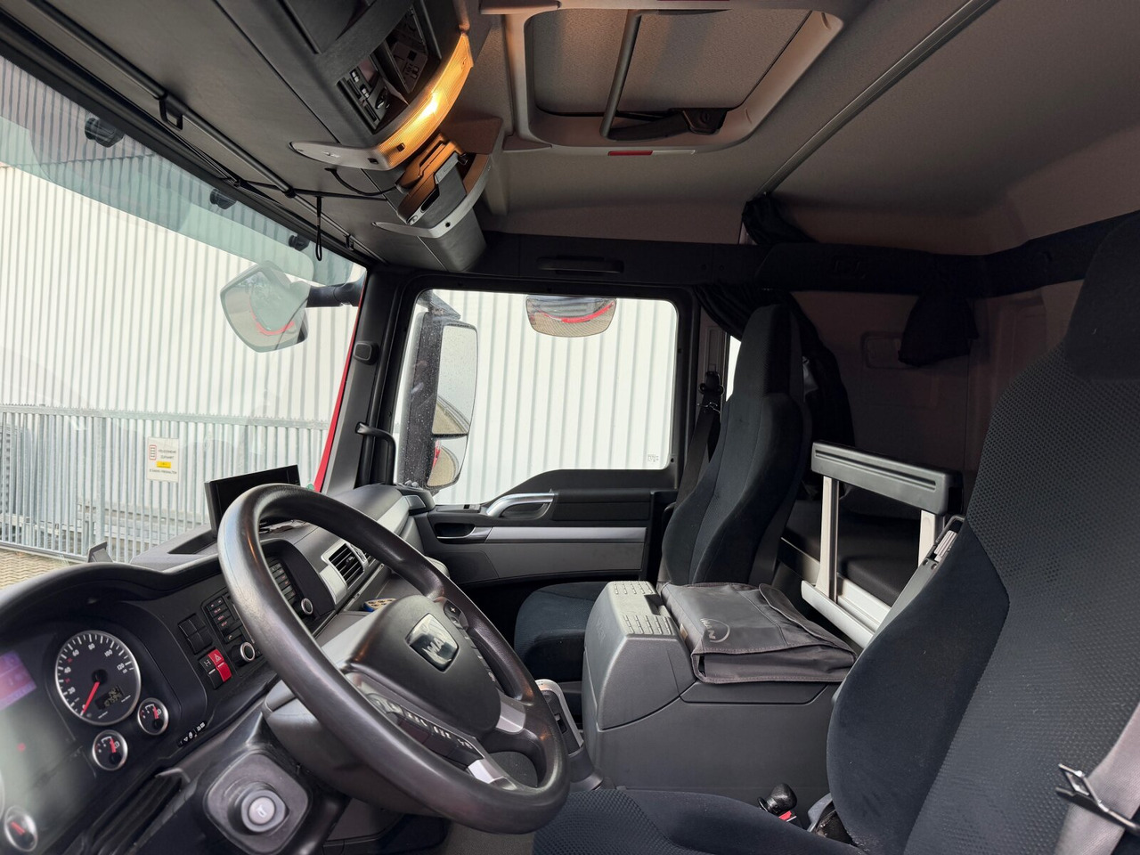 MAN TGS 26.400 6x2-4 LL TGS 26.400 6x2-4 LL, Lenk-/Lift, Navi, ADR, Esterer Tank ca. 19270l, 2 Kammern, Funk - Autobot: foto 5 MAN TGS 26.400 6x2-4 LL TGS 26.400 6x2-4 LL, Lenk-/Lift, Navi, ADR, Esterer Tank ca. 19270l, 2 Kammern, Funk - Autobot: foto 5