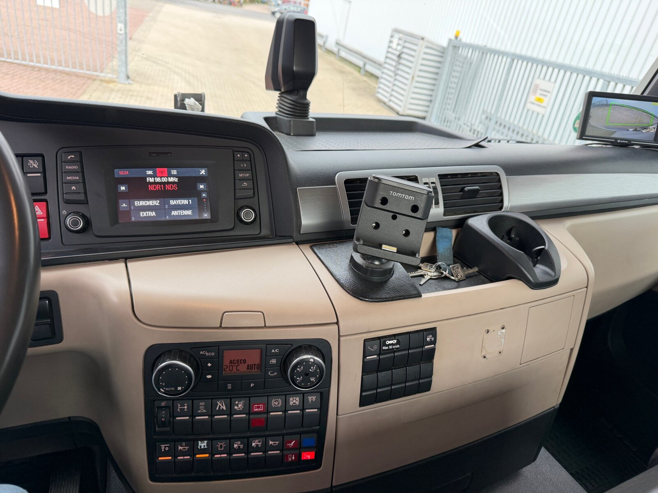 MAN TGS 26.420 6X2/4 BL TGS 26.420 6X2/4 BL, Intarder, Vorlauflenk-/lift, Tele-Absetzer, Funk - Fadromë ngarkuese: foto 4 MAN TGS 26.420 6X2/4 BL TGS 26.420 6X2/4 BL, Intarder, Vorlauflenk-/lift, Tele-Absetzer, Funk - Fadromë ngarkuese: foto 4