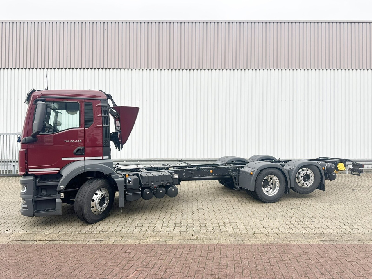 Kamion kabinë-shasi i ri MAN TGS 26.440 6x2-4 LL CH TGS 26.440 6x2-4 LL CH, Lenk-/Liftachse, Navi, LED: foto 13