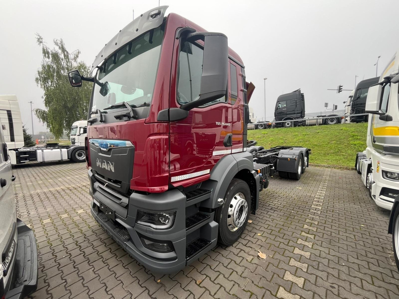 MAN TGS 26.440 6x2-4 LL CH TGS 26.440 6x2-4 LL CH, Lenk-/Liftachse, Navi, LED - Kamion kabinë-shasi: foto 1 MAN TGS 26.440 6x2-4 LL CH TGS 26.440 6x2-4 LL CH, Lenk-/Liftachse, Navi, LED - Kamion kabinë-shasi: foto 1