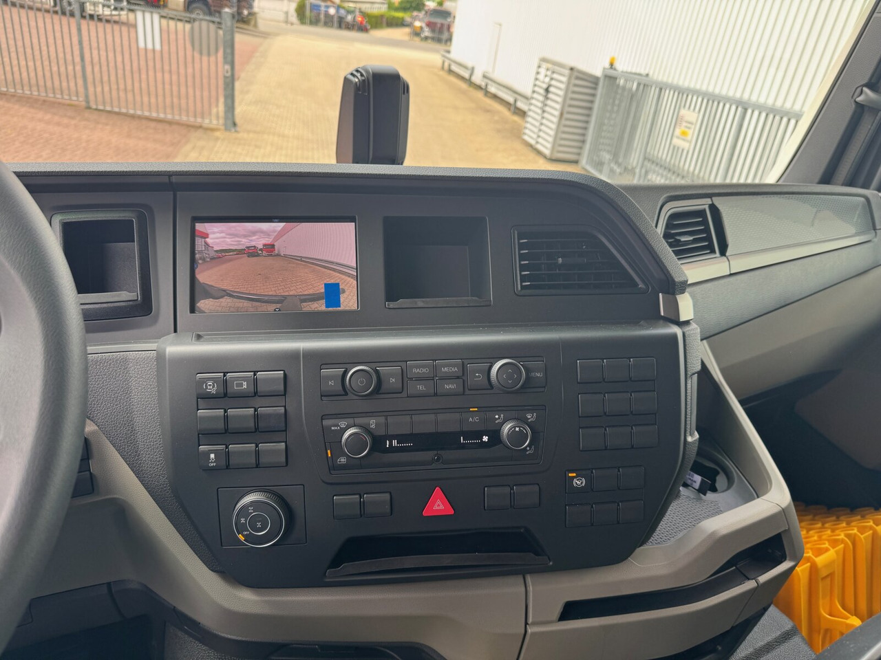 MAN TGS 33.480 6x6 BB CH TGS 33.480 6x6 BB CH, Hohe Bauart, Nebenantrieb - Kamion kabinë-shasi: foto 3 MAN TGS 33.480 6x6 BB CH TGS 33.480 6x6 BB CH, Hohe Bauart, Nebenantrieb - Kamion kabinë-shasi: foto 3