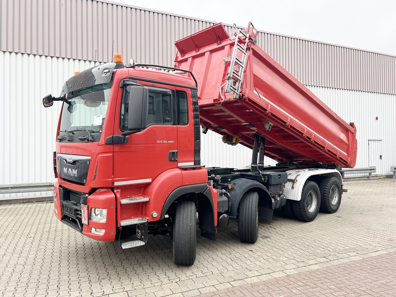 MAN TGS 35.480 8X4 BB TGS 35.480 8X4 BB, Intarder, Navi - Kamion vetëshkarkues: foto 1 MAN TGS 35.480 8X4 BB TGS 35.480 8X4 BB, Intarder, Navi - Kamion vetëshkarkues: foto 1