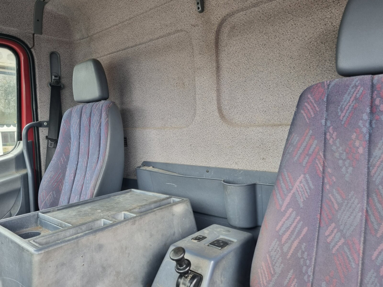 Mercedes-Benz - 1215 4x2 - Transportjer kontejnerësh/ Kamion me karroceri të çmontueshme: foto 2 Mercedes-Benz - 1215 4x2 - Transportjer kontejnerësh/ Kamion me karroceri të çmontueshme: foto 2
