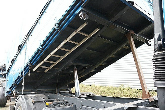 Mercedes-Benz Actros 1841L 4x2 1841L 4x2 Lück Getreidekipper, Retarder, MP3, 2x VORH.! - Kamion vetëshkarkues: foto 4 Mercedes-Benz Actros 1841L 4x2 1841L 4x2 Lück Getreidekipper, Retarder, MP3, 2x VORH.! - Kamion vetëshkarkues: foto 4