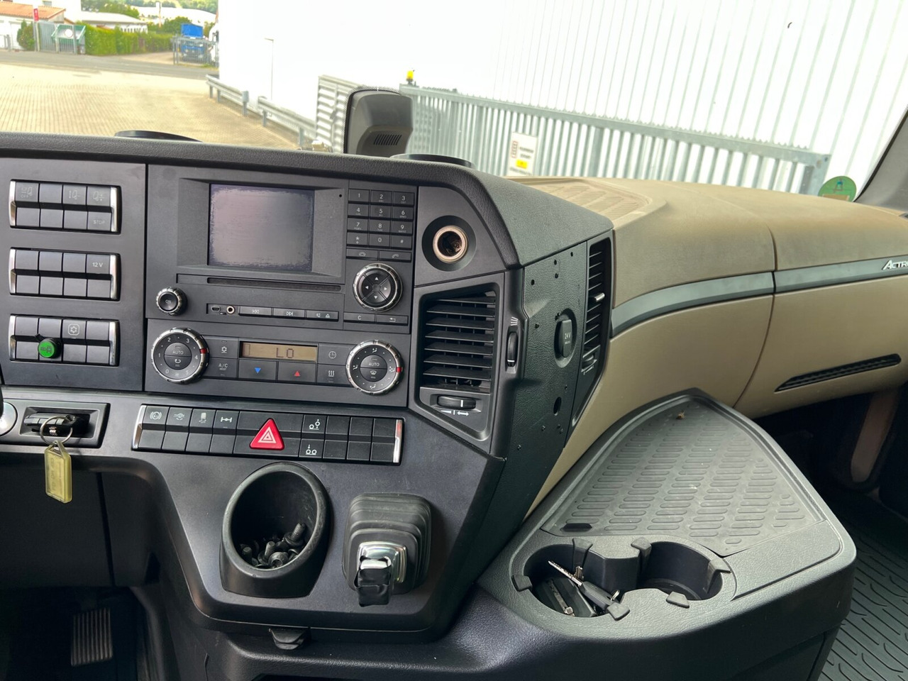 Mercedes-Benz Actros 2542/48 L/nR 6x2 Actros 2542/48 L/nR 6x2, Retarder, Standklima, StreamSpace, SoloStar - Transportjer kontejnerësh/ Kamion me karroceri të çmontueshme: foto 4 Mercedes-Benz Actros 2542/48 L/nR 6x2 Actros 2542/48 L/nR 6x2, Retarder, Standklima, StreamSpace, SoloStar - Transportjer kontejnerësh/ Kamion me karroceri të çmontueshme: foto 4