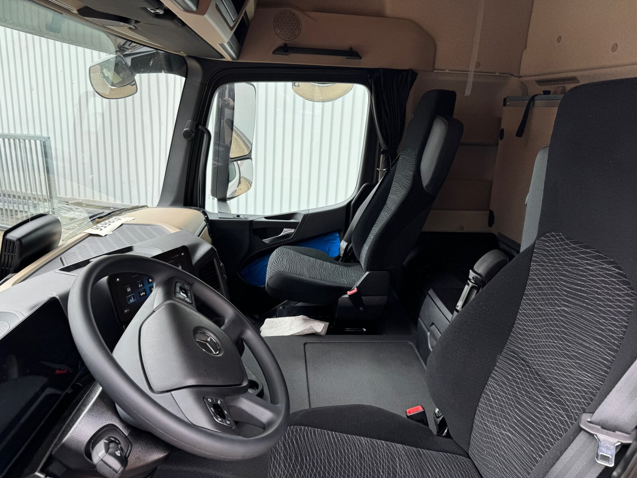 Mercedes-Benz Actros 2545 L 6x2 Actros 2545 L 6x2, Lenk-/Liftachse, StreamSpace, MultimediaCockpit - Kamion kabinë-shasi: foto 2 Mercedes-Benz Actros 2545 L 6x2 Actros 2545 L 6x2, Lenk-/Liftachse, StreamSpace, MultimediaCockpit - Kamion kabinë-shasi: foto 2