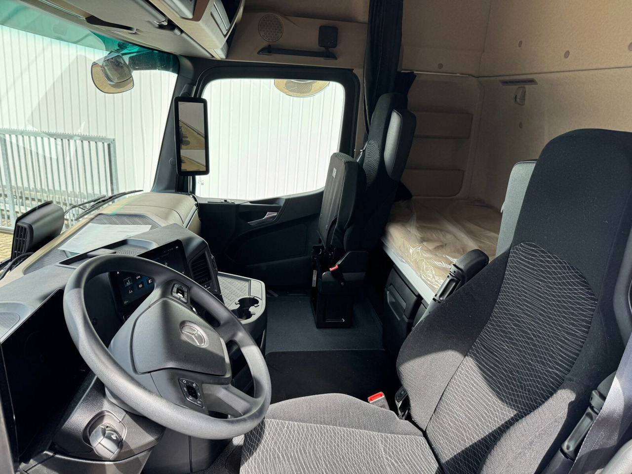 Mercedes-Benz Actros 2548 L 6x2 Actros 2548 L 6x2, Retarder, Lenk-/Liftachse, Navi, MirrorCam, MultimediaCockpit - Kamion kabinë-shasi: foto 3 Mercedes-Benz Actros 2548 L 6x2 Actros 2548 L 6x2, Retarder, Lenk-/Liftachse, Navi, MirrorCam, MultimediaCockpit - Kamion kabinë-shasi: foto 3