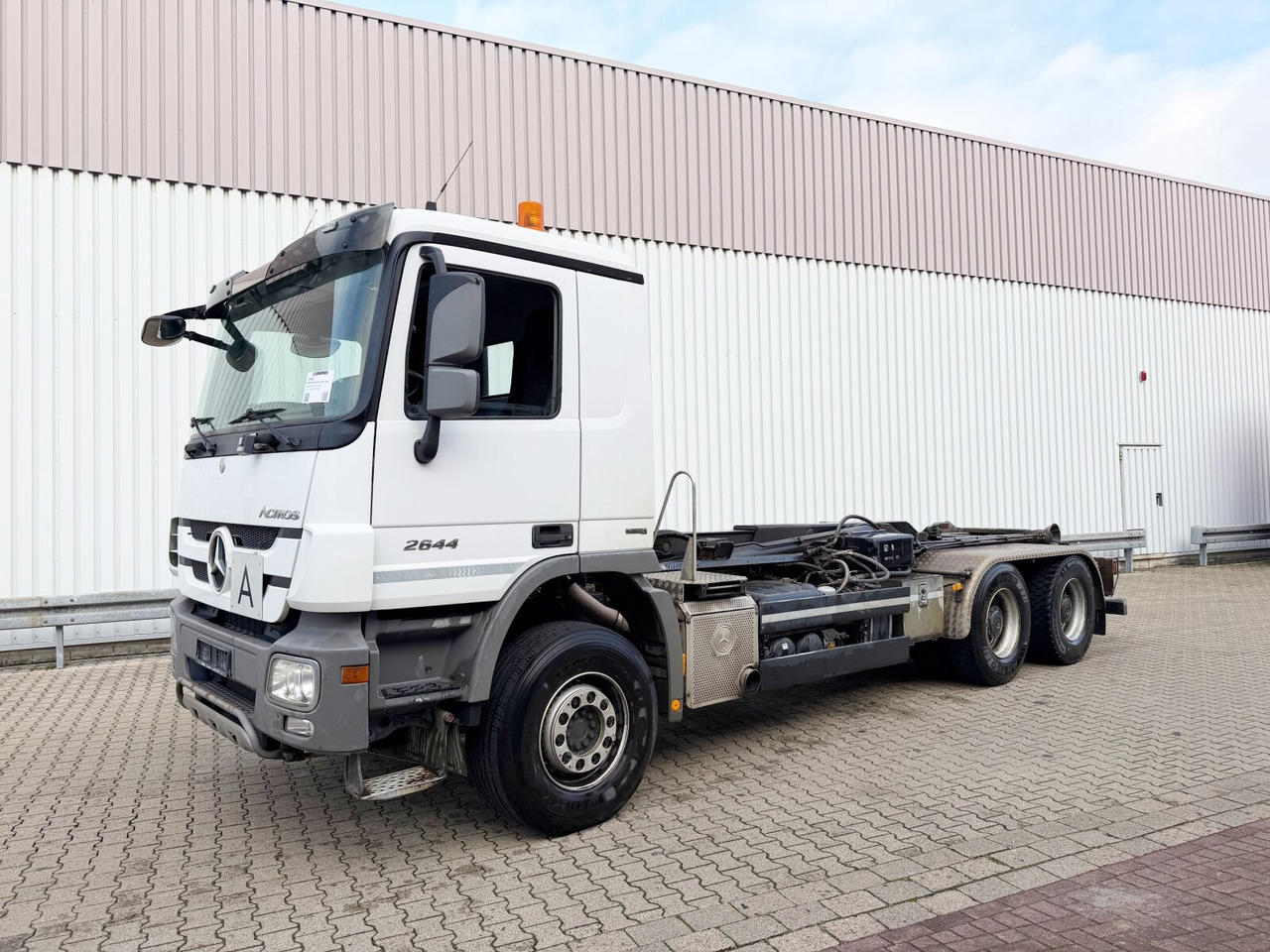 Mercedes-Benz Actros 2644 L 6x4 Actros 2644 L 6x4 - Kamion kabinë-shasi: foto 1 Mercedes-Benz Actros 2644 L 6x4 Actros 2644 L 6x4 - Kamion kabinë-shasi: foto 1