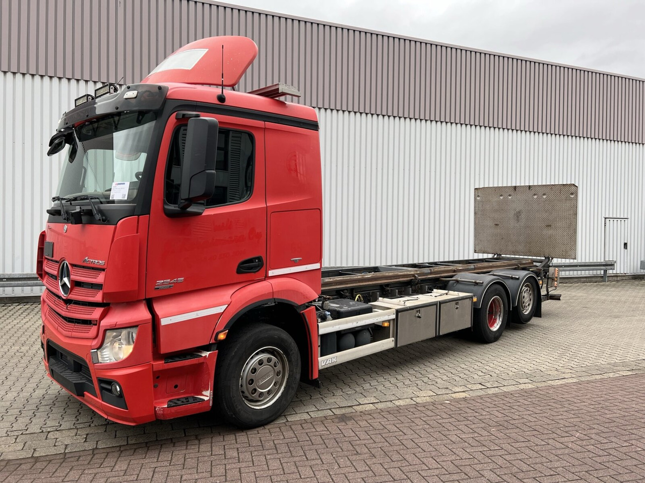 Mercedes-Benz Actros 2645 6x2 Actros 2645 6x2, Retarder, Liftachse, AWL, Hiab LBW - Kamion kabinë-shasi: foto 1 Mercedes-Benz Actros 2645 6x2 Actros 2645 6x2, Retarder, Liftachse, AWL, Hiab LBW - Kamion kabinë-shasi: foto 1