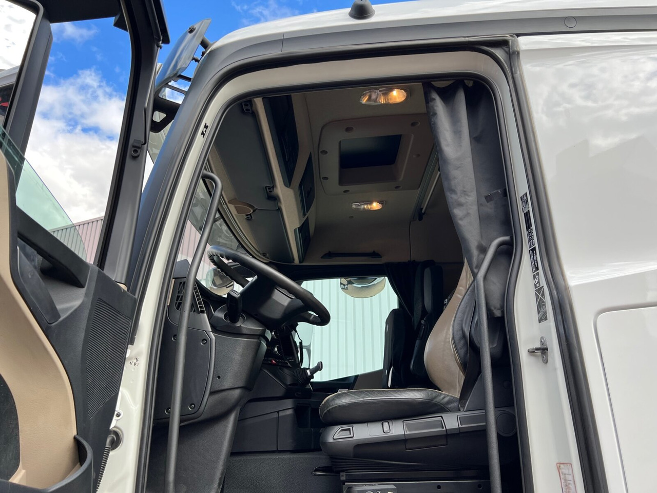 Mercedes-Benz Actros 3551 L 8x2/4 Actros 3551 L 8x2/4, Vorlauflenkachse, Doppelbereifte Nachlaufliftachse - Kamion kabinë-shasi: foto 2 Mercedes-Benz Actros 3551 L 8x2/4 Actros 3551 L 8x2/4, Vorlauflenkachse, Doppelbereifte Nachlaufliftachse - Kamion kabinë-shasi: foto 2