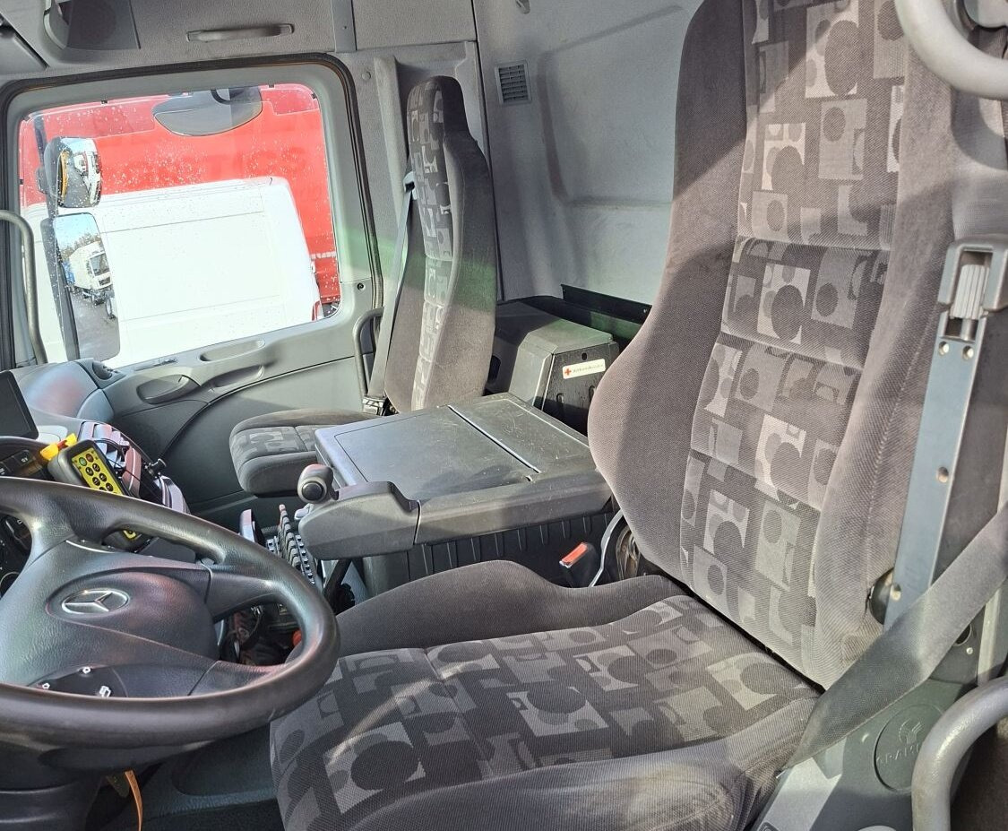 Mercedes-Benz Actros 4146 K 8x4/4 Actros 4146 K 8x4/4, Retarder, Kran Hiab XS 477 E-7 HiPro, Flyjib, Seilwinde, Funk - Kamion vetëngarkues, Kamion me vinç: foto 3 Mercedes-Benz Actros 4146 K 8x4/4 Actros 4146 K 8x4/4, Retarder, Kran Hiab XS 477 E-7 HiPro, Flyjib, Seilwinde, Funk - Kamion vetëngarkues, Kamion me vinç: foto 3