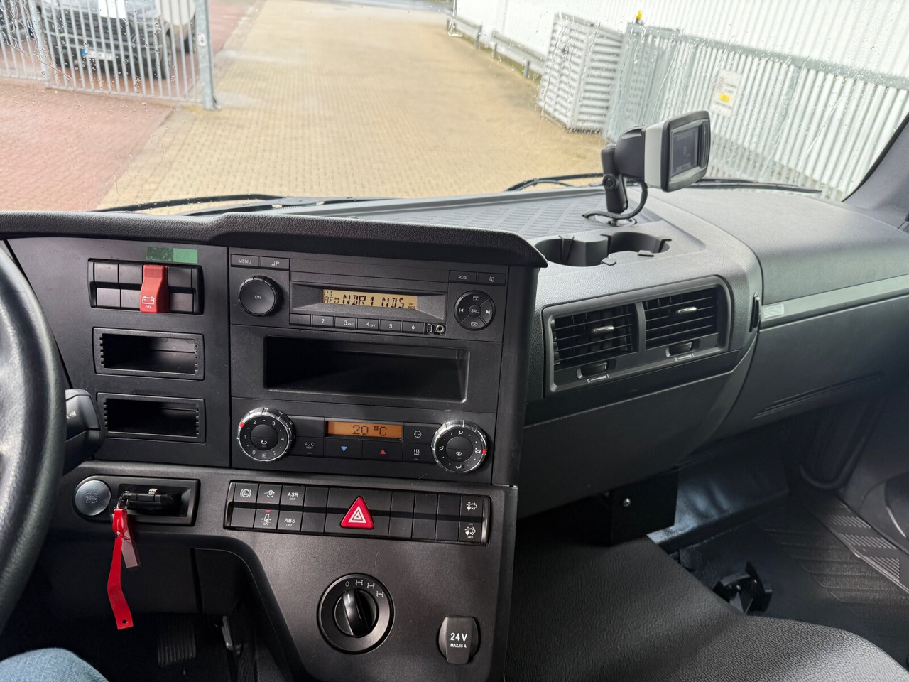 Mercedes-Benz Arocs 1827 A 4x4 Arocs 1827 A 4x4, Ex-! - Kamion me karroceri të hapur: foto 3 Mercedes-Benz Arocs 1827 A 4x4 Arocs 1827 A 4x4, Ex-! - Kamion me karroceri të hapur: foto 3