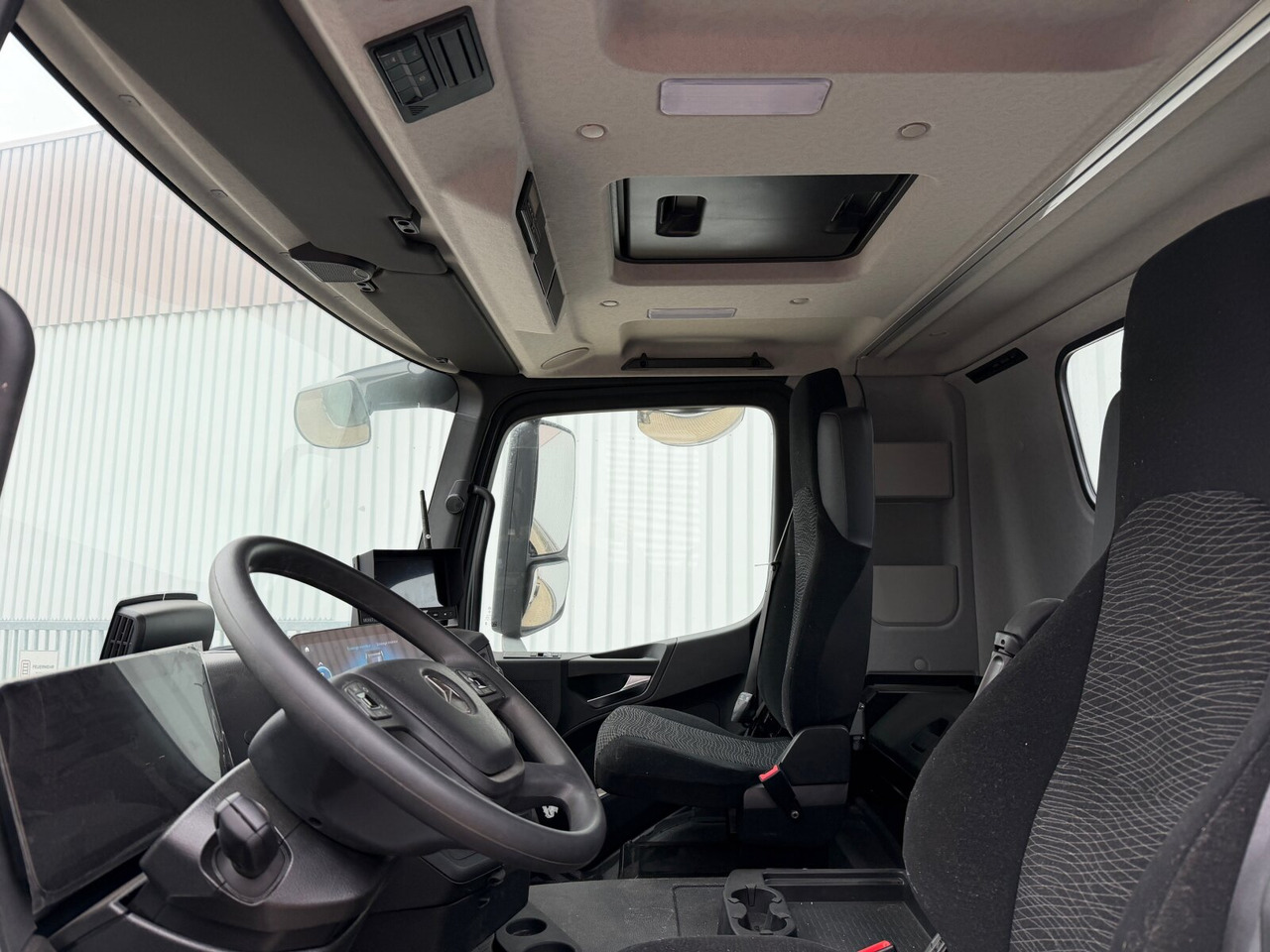 Mercedes-Benz Arocs 1840 K 4x2 Arocs 1840 K 4x2, MultimediaCockpit, 2x Nebenantrieb, NMV & Motorabtrieb - Kamion kabinë-shasi: foto 2 Mercedes-Benz Arocs 1840 K 4x2 Arocs 1840 K 4x2, MultimediaCockpit, 2x Nebenantrieb, NMV & Motorabtrieb - Kamion kabinë-shasi: foto 2