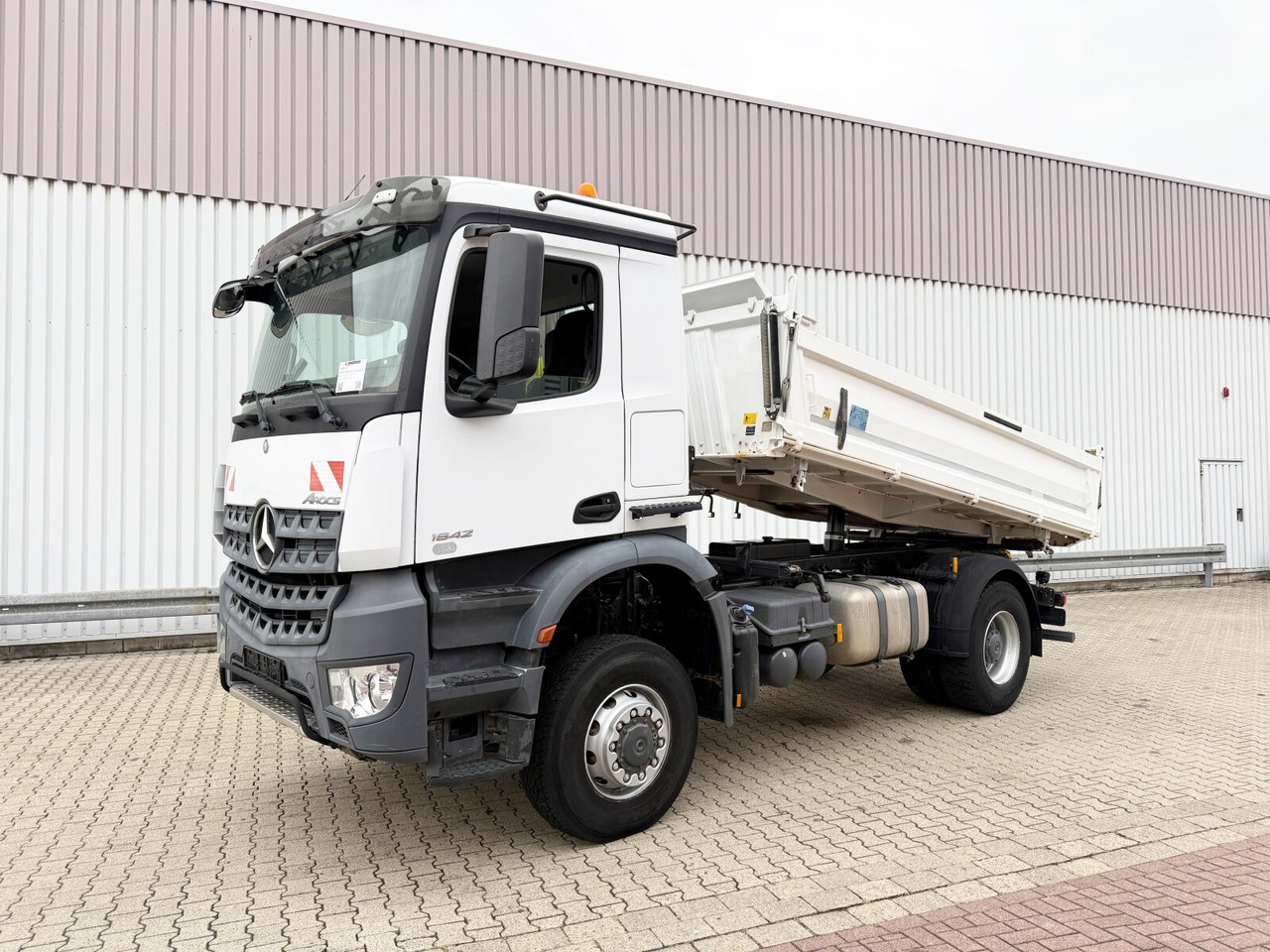 Mercedes-Benz Arocs 1842 AK 4x4 Arocs 1842 AK 4x4 - Kamion vetëshkarkues: foto 1 Mercedes-Benz Arocs 1842 AK 4x4 Arocs 1842 AK 4x4 - Kamion vetëshkarkues: foto 1