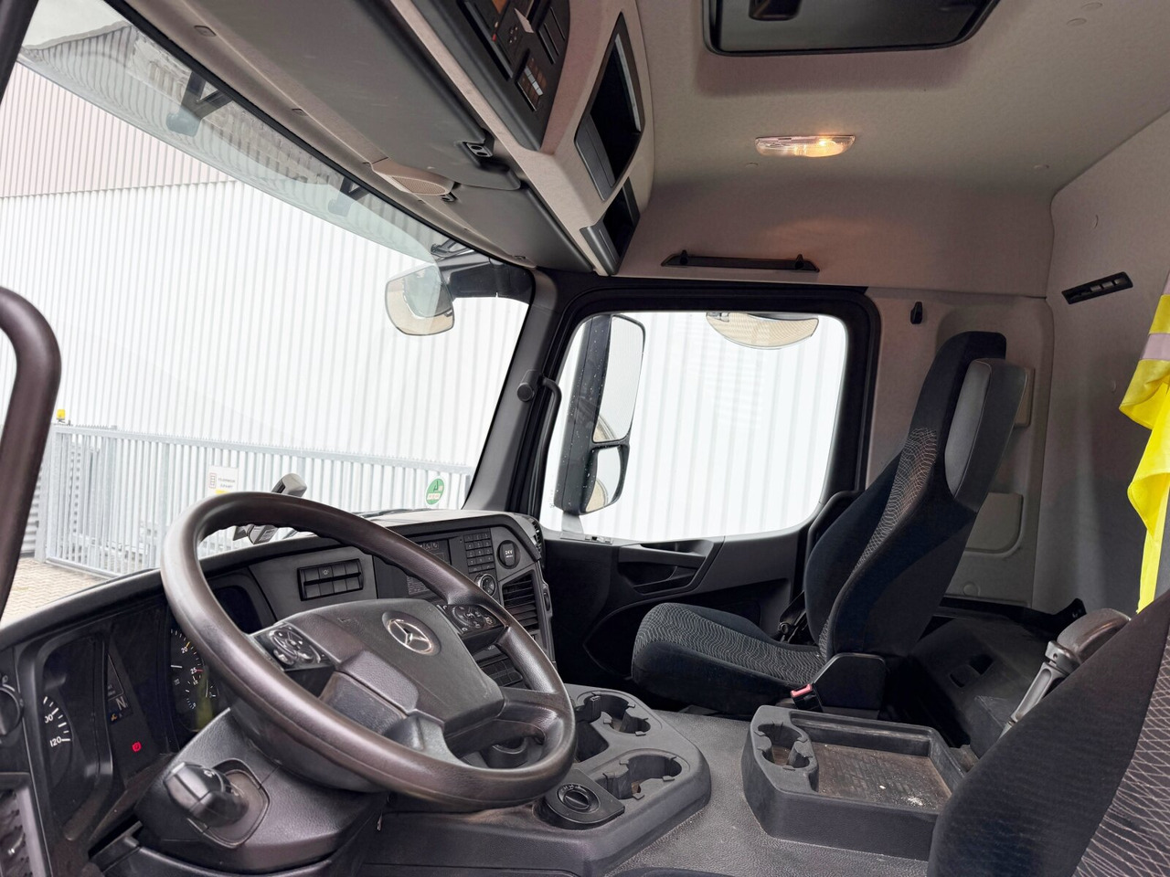 Mercedes-Benz Arocs 1842 AK 4x4 Arocs 1842 AK 4x4 - Kamion vetëshkarkues: foto 3 Mercedes-Benz Arocs 1842 AK 4x4 Arocs 1842 AK 4x4 - Kamion vetëshkarkues: foto 3