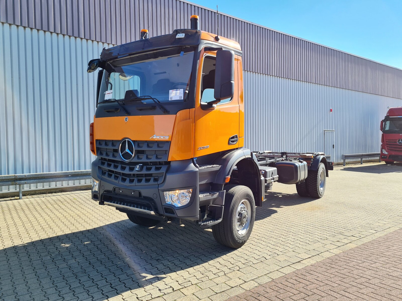 Mercedes-Benz Arocs 2033 A 4x4 Arocs 2033 A 4x4, Grounder, Motorabtrieb - Kamion kabinë-shasi: foto 1 Mercedes-Benz Arocs 2033 A 4x4 Arocs 2033 A 4x4, Grounder, Motorabtrieb - Kamion kabinë-shasi: foto 1