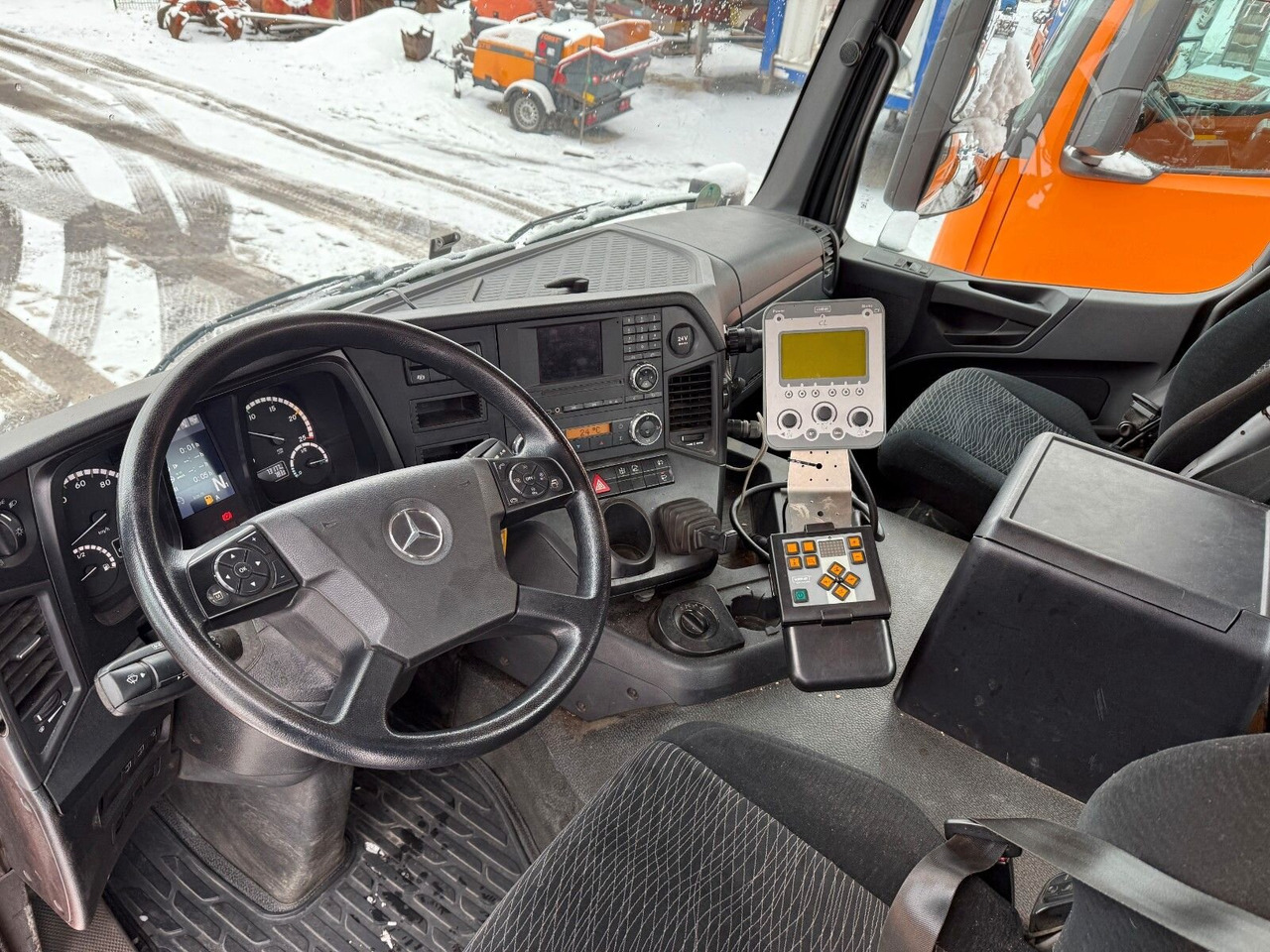 Mercedes-Benz Arocs 2036 AK 4x4 Arocs 2036 AK 4x4, Grounder, Motorabtrieb, Bordmatik, Winterdienstausstattung - Kamion vetëshkarkues: foto 5 Mercedes-Benz Arocs 2036 AK 4x4 Arocs 2036 AK 4x4, Grounder, Motorabtrieb, Bordmatik, Winterdienstausstattung - Kamion vetëshkarkues: foto 5