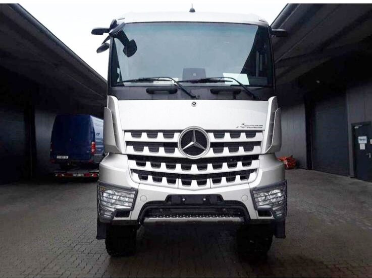 Mercedes-Benz Arocs 2053 A 4x4 Arocs 2053 A 4x4, Grounder, MirrorCam, Multimedia Cockpit, Navi - Kamion kabinë-shasi: foto 2 Mercedes-Benz Arocs 2053 A 4x4 Arocs 2053 A 4x4, Grounder, MirrorCam, Multimedia Cockpit, Navi - Kamion kabinë-shasi: foto 2