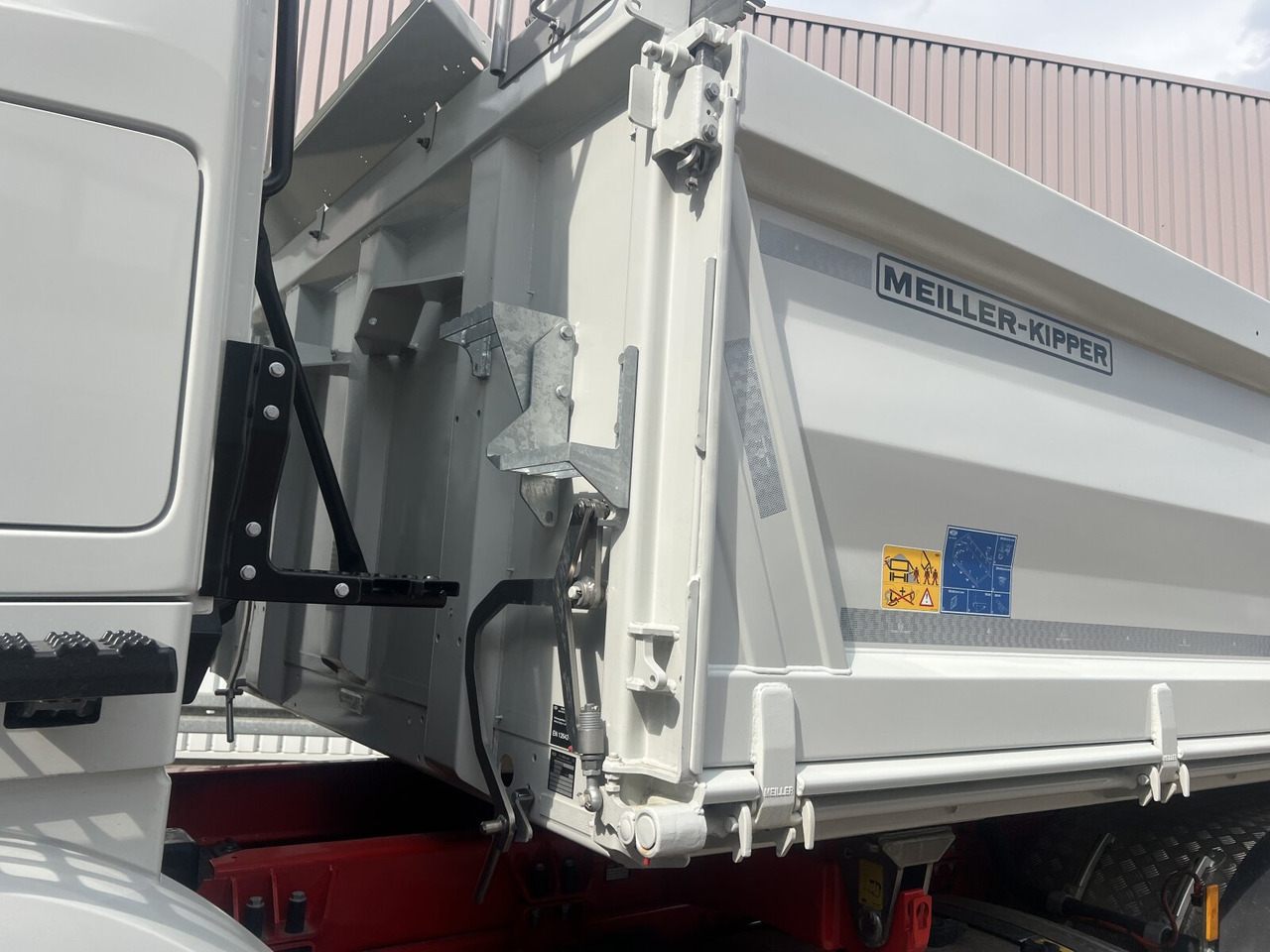 Mercedes-Benz Arocs 2651 LK 6x4 Arocs 2651 LK 6x4, Retarder, MultimediaCockpit, Navi - Kamion vetëshkarkues: foto 3 Mercedes-Benz Arocs 2651 LK 6x4 Arocs 2651 LK 6x4, Retarder, MultimediaCockpit, Navi - Kamion vetëshkarkues: foto 3