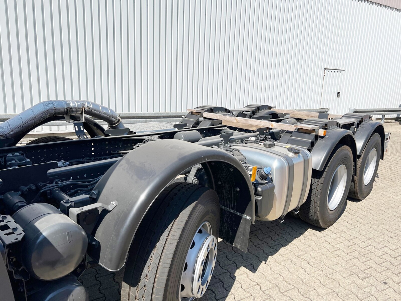Mercedes-Benz Arocs 3240 8x4 Arocs 3240 8x4, Meiller 3-Seiten Kipper, ca. 14m³ - Kamion vetëshkarkues: foto 2 Mercedes-Benz Arocs 3240 8x4 Arocs 3240 8x4, Meiller 3-Seiten Kipper, ca. 14m³ - Kamion vetëshkarkues: foto 2