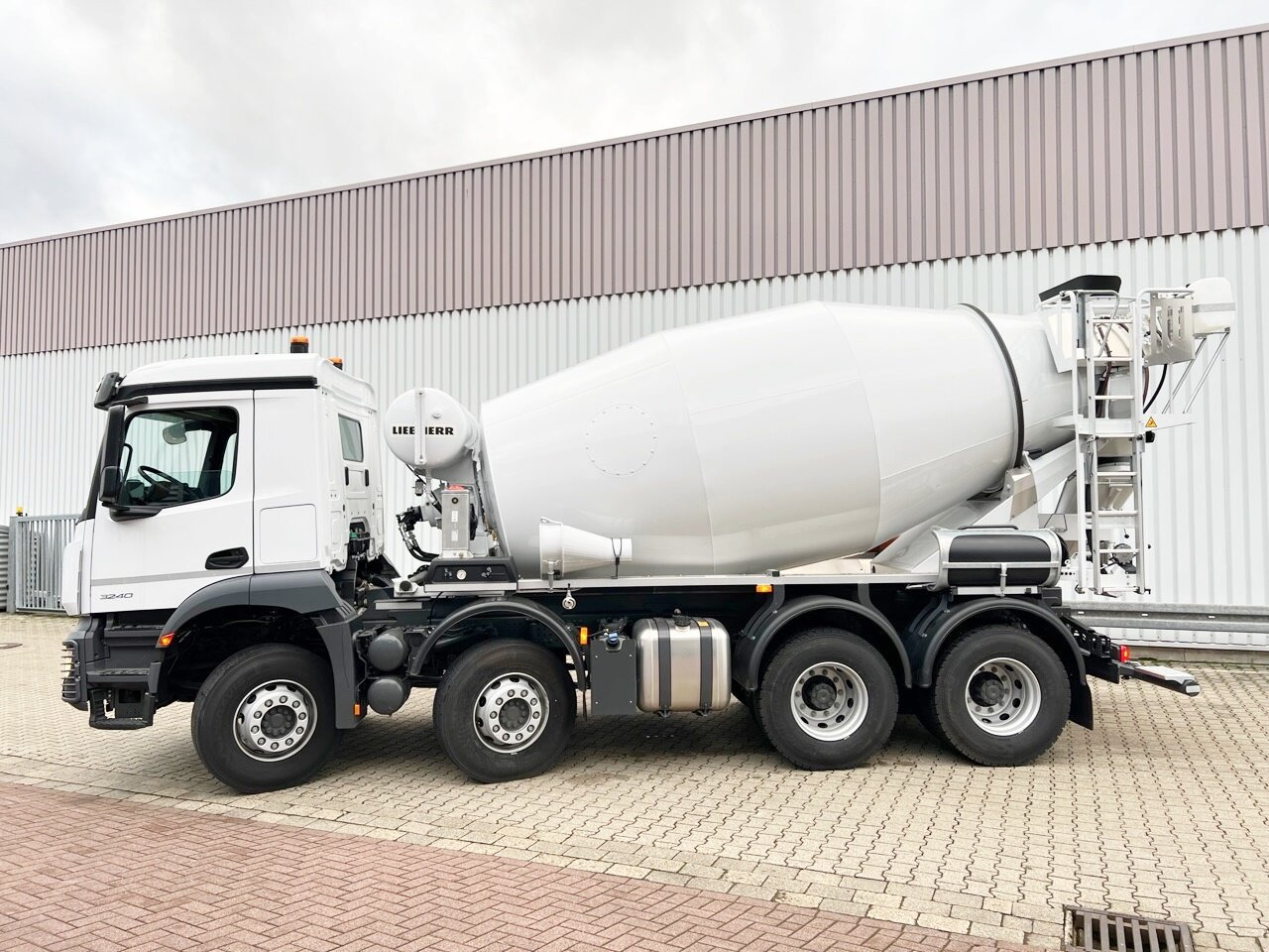 Mercedes-Benz Arocs 3240 B 8x4/4 Arocs 3240 B 8x4/4, Liebherr HTM 905 Mischer ca. 9m³, Multimedia Cockpit, Navi - Autobetoniere: foto 2 Mercedes-Benz Arocs 3240 B 8x4/4 Arocs 3240 B 8x4/4, Liebherr HTM 905 Mischer ca. 9m³, Multimedia Cockpit, Navi - Autobetoniere: foto 2