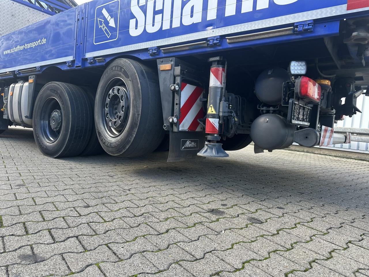 Mercedes-Benz Arocs 3245 L 8x2/6 Arocs 3245 L 8x2/6, Kran Fassi F 545 RA 2.26 XE, Jib, Funk 29,7 m - 400 kg - Kamion me vinç, Kamion me karroceri të hapur: foto 4 Mercedes-Benz Arocs 3245 L 8x2/6 Arocs 3245 L 8x2/6, Kran Fassi F 545 RA 2.26 XE, Jib, Funk 29,7 m - 400 kg - Kamion me vinç, Kamion me karroceri të hapur: foto 4