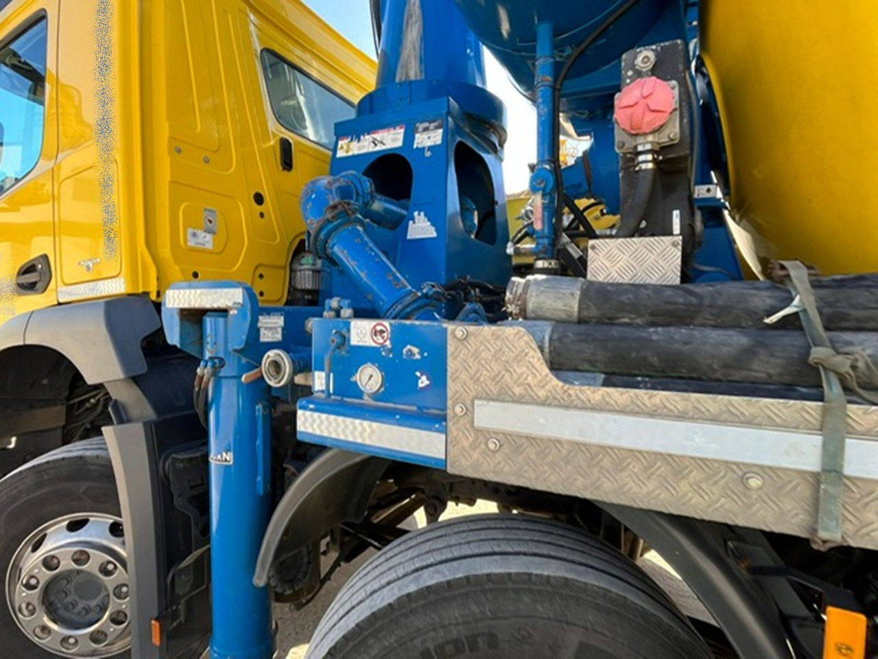 Mercedes-Benz Arocs 3246 B 8x4 Stetter Mischer 7m³, Pumpe 25m Arocs 3246 B 8x4 Stetter Mischer 7m³, Pumpe 25m - Autobetoniere: foto 4 Mercedes-Benz Arocs 3246 B 8x4 Stetter Mischer 7m³, Pumpe 25m Arocs 3246 B 8x4 Stetter Mischer 7m³, Pumpe 25m - Autobetoniere: foto 4