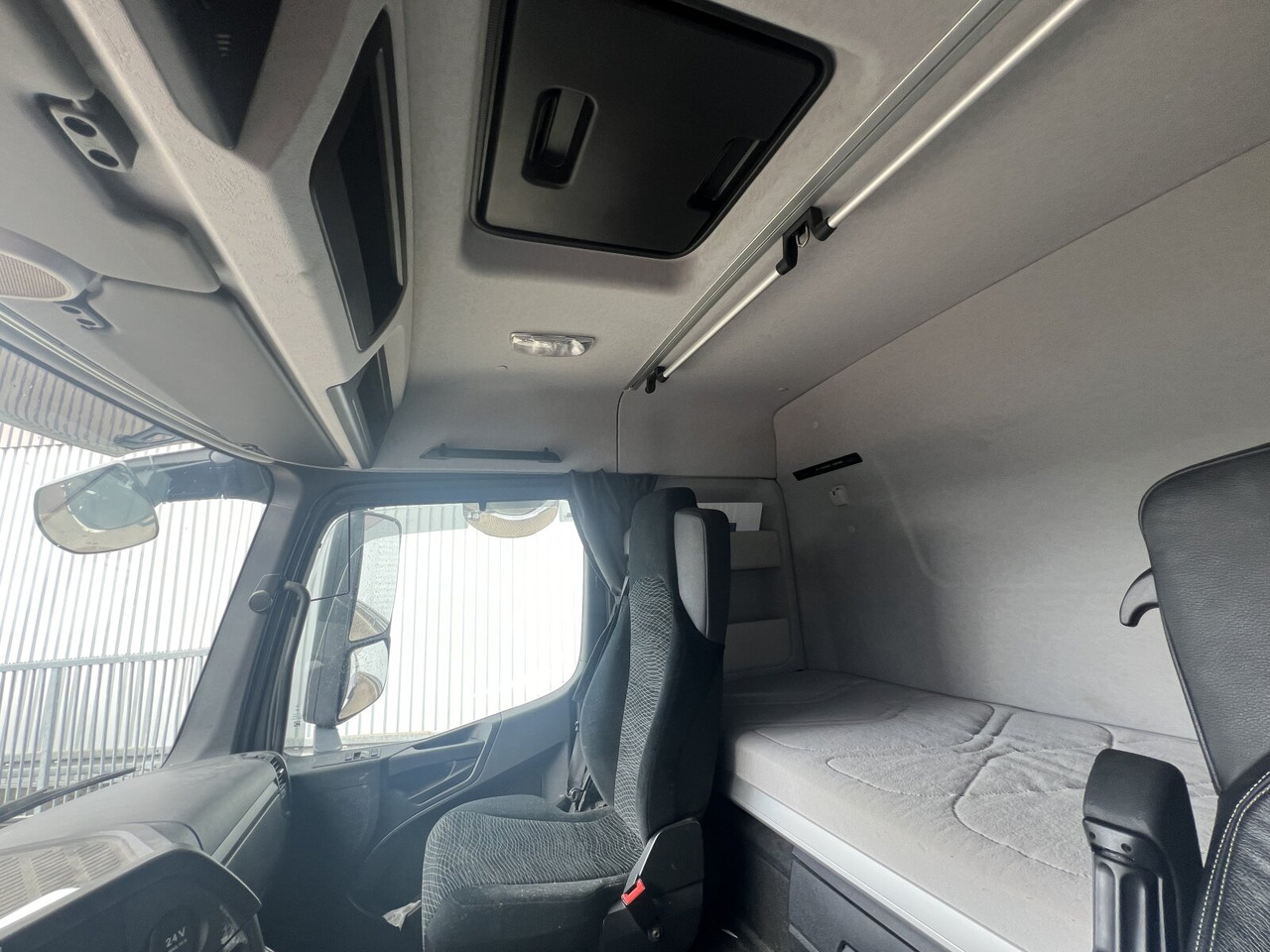 Mercedes-Benz Arocs 3253 K 8x4/4 Arocs 3253 K 8x4/4, Retarder, Motorabtrieb - Kamion vetëngarkues: foto 5 Mercedes-Benz Arocs 3253 K 8x4/4 Arocs 3253 K 8x4/4, Retarder, Motorabtrieb - Kamion vetëngarkues: foto 5