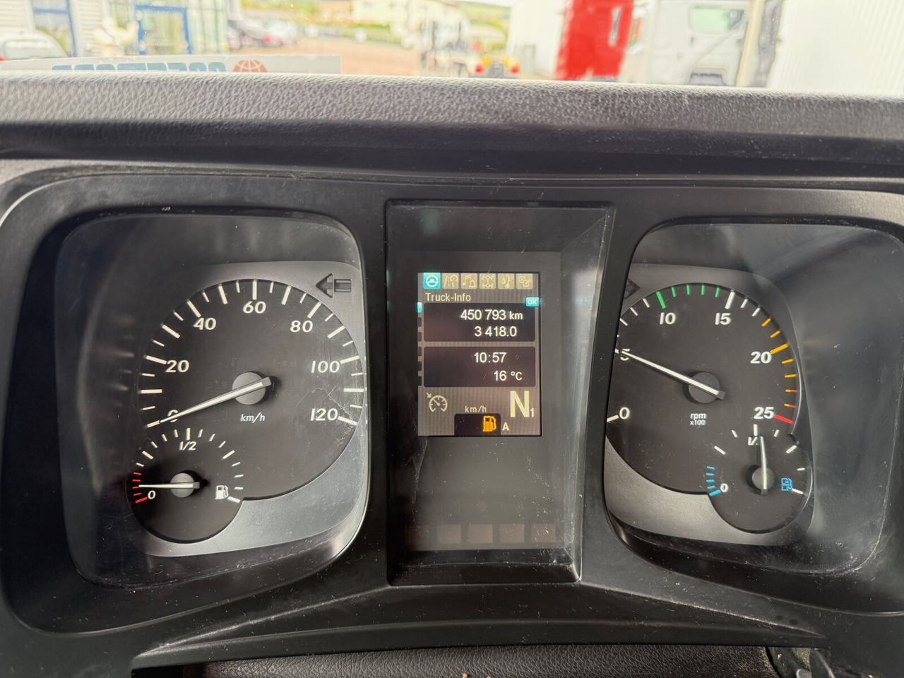 Mercedes-Benz Arocs 3363 K 6x4 Arocs 3363 K 6x4, Grounder, Turbo-Retarder-Kupplung, Bordmatik - Kamion vetëshkarkues: foto 4 Mercedes-Benz Arocs 3363 K 6x4 Arocs 3363 K 6x4, Grounder, Turbo-Retarder-Kupplung, Bordmatik - Kamion vetëshkarkues: foto 4