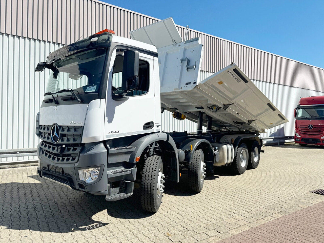 Mercedes-Benz Arocs 4142/48 K 8x4/4 Arocs 4142/48 K 8x4/4, Meiller Bordmatik links - Kamion vetëshkarkues: foto 1 Mercedes-Benz Arocs 4142/48 K 8x4/4 Arocs 4142/48 K 8x4/4, Meiller Bordmatik links - Kamion vetëshkarkues: foto 1
