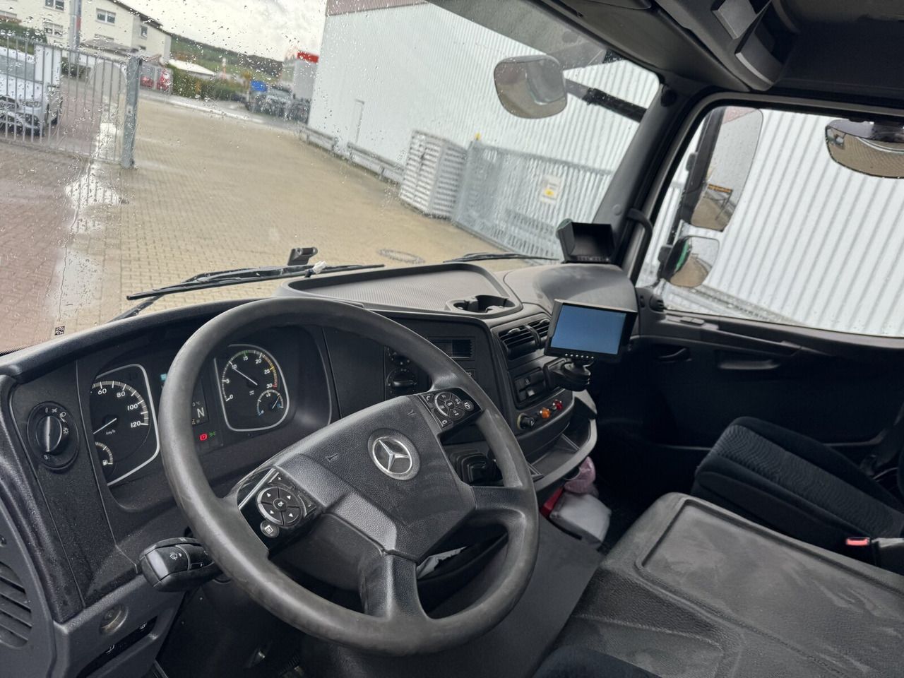 Mercedes-Benz Atego 1223 L 4x2 Atego 1223 L 4x2 mit Heckkran Atlas 88.3-A2L, Funk - Kamion me vinç, Kamion me karroceri të hapur: foto 5 Mercedes-Benz Atego 1223 L 4x2 Atego 1223 L 4x2 mit Heckkran Atlas 88.3-A2L, Funk - Kamion me vinç, Kamion me karroceri të hapur: foto 5