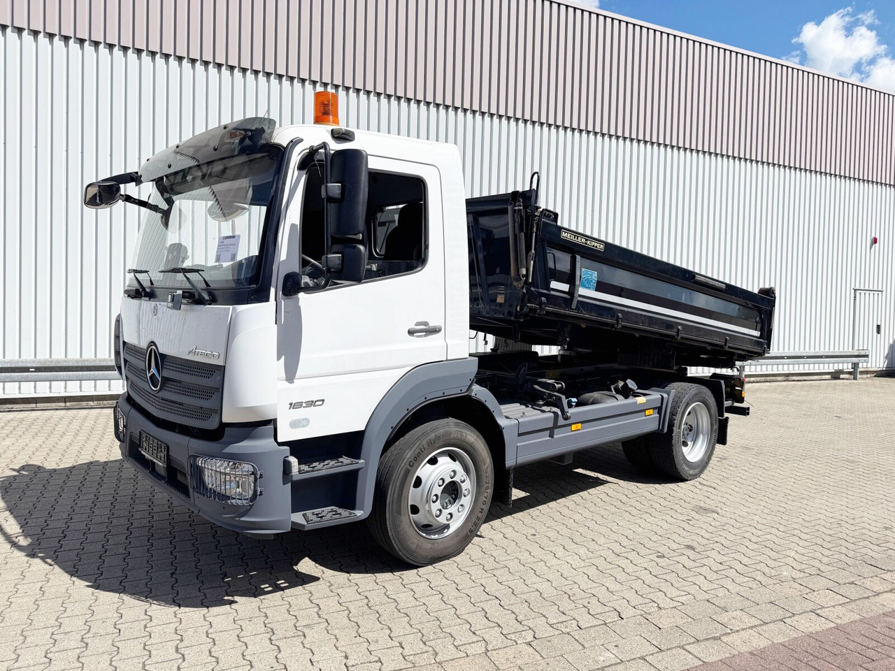 Mercedes-Benz Atego 1630 K 4x2 Atego 1630 K 4x2, 2x AHK - Kamion vetëshkarkues: foto 1 Mercedes-Benz Atego 1630 K 4x2 Atego 1630 K 4x2, 2x AHK - Kamion vetëshkarkues: foto 1