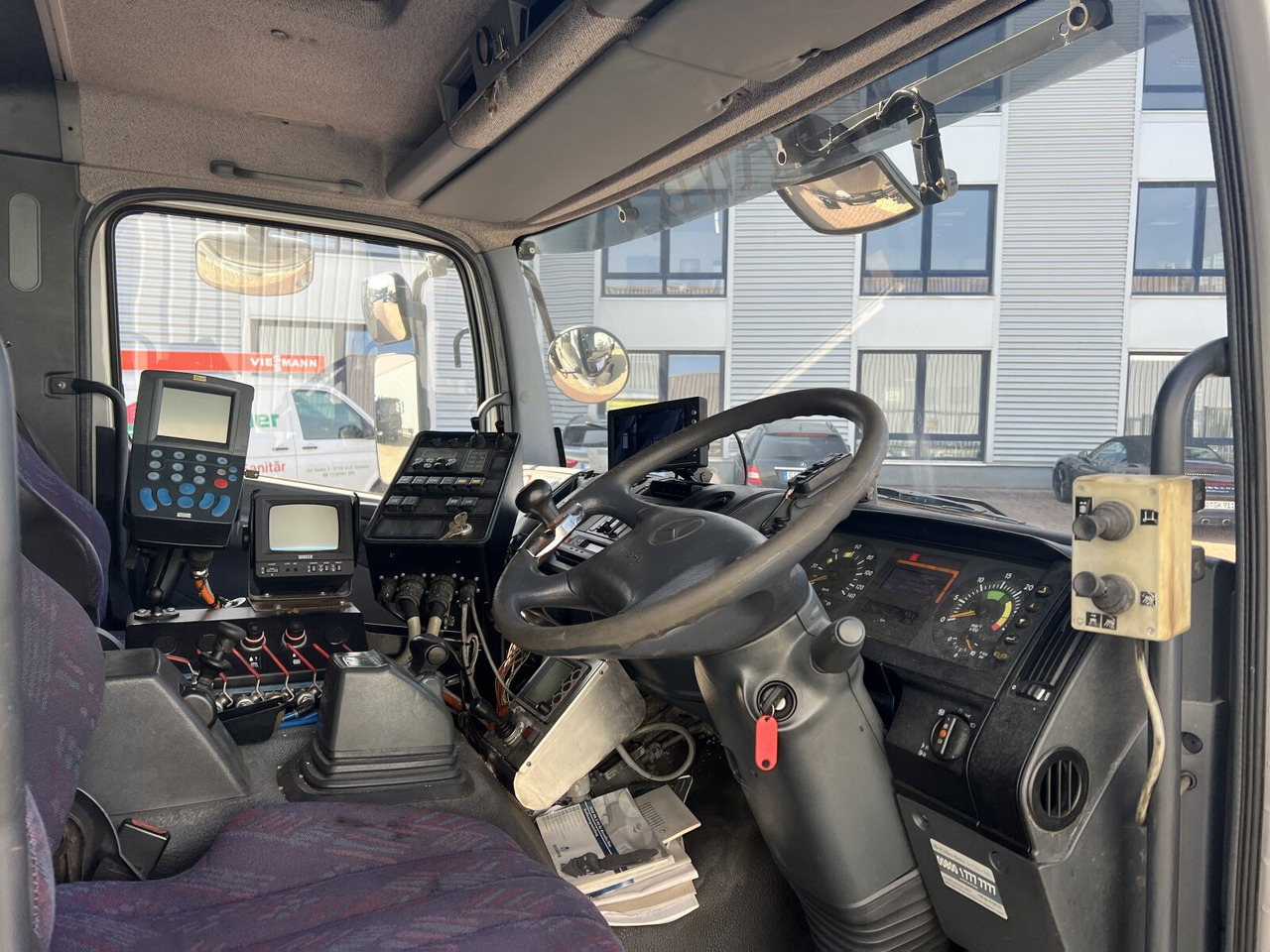 Mercedes-Benz Atego 1828 L 4x2 Atego 1828 L 4x2, Rechtslenker, Winterdienstaustattung - Kamion kabinë-shasi: foto 5 Mercedes-Benz Atego 1828 L 4x2 Atego 1828 L 4x2, Rechtslenker, Winterdienstaustattung - Kamion kabinë-shasi: foto 5