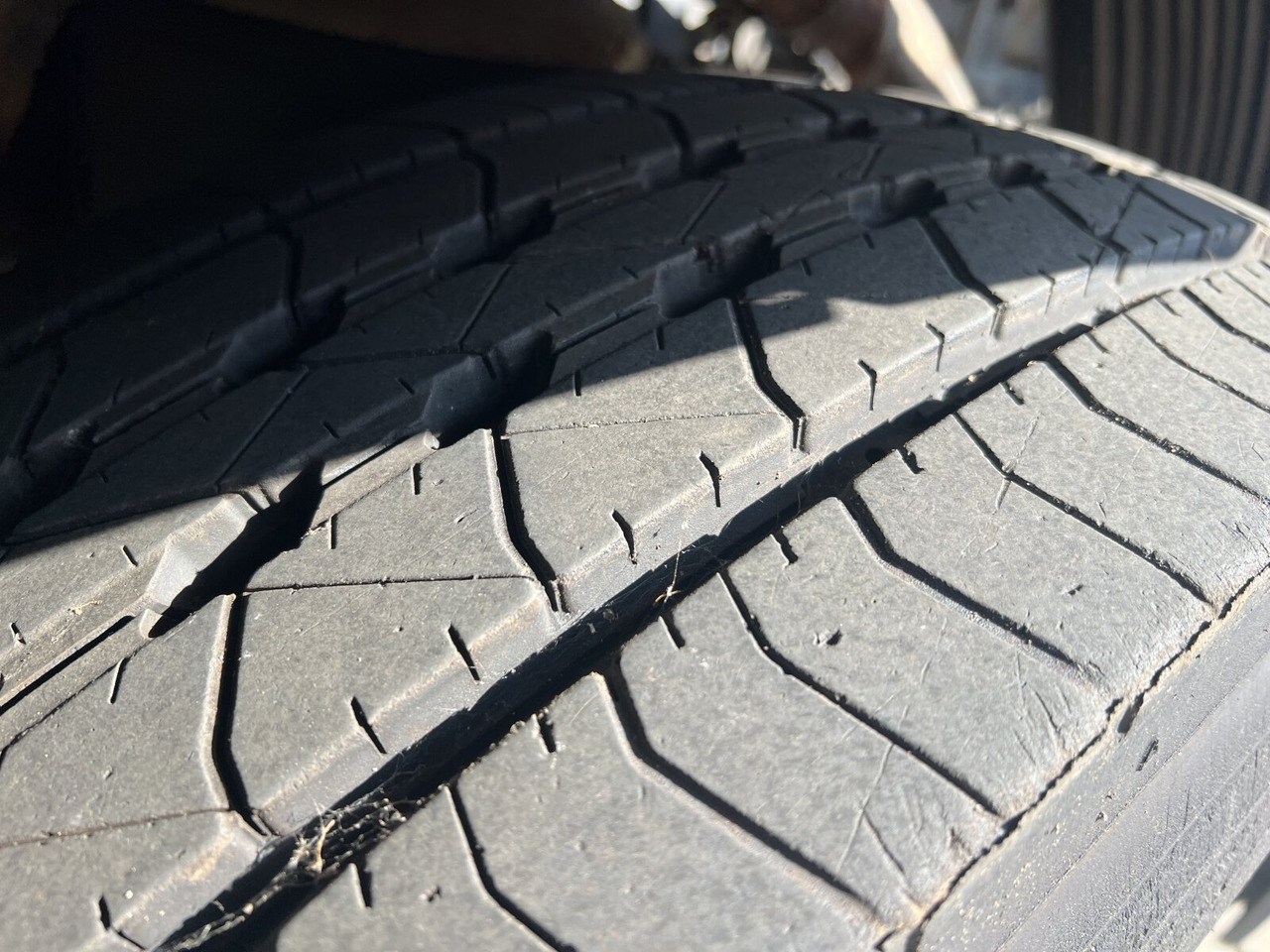 Mercedes-Benz Atego 1828 L 4x2 Atego 1828 L 4x2, Rechtslenker, Winterdienstaustattung - Kamion kabinë-shasi: foto 3 Mercedes-Benz Atego 1828 L 4x2 Atego 1828 L 4x2, Rechtslenker, Winterdienstaustattung - Kamion kabinë-shasi: foto 3