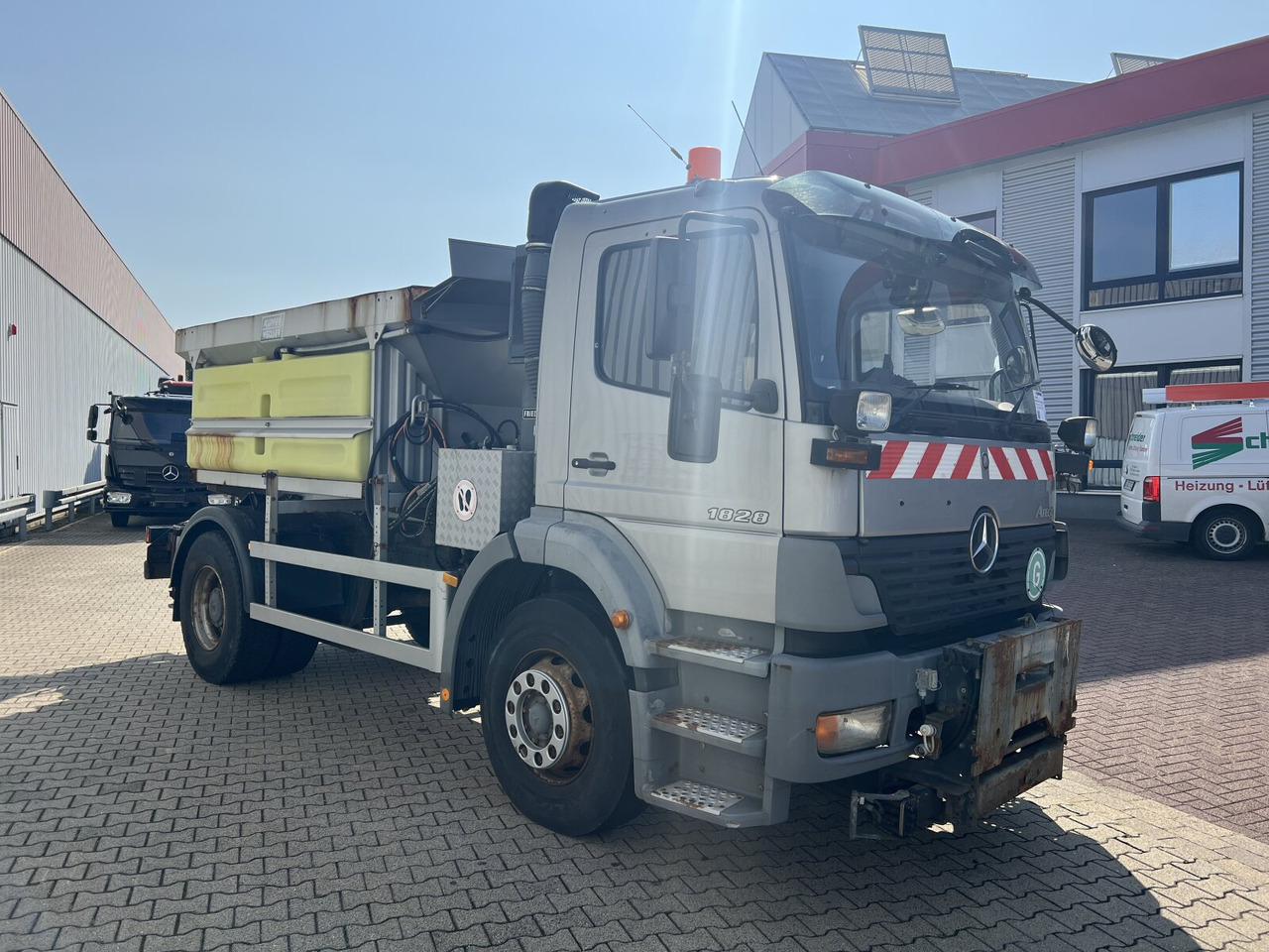 Mercedes-Benz Atego 1828 L 4x2 Atego 1828 L 4x2,Rechtslenker, Winterdienstplatte - Kamion kabinë-shasi: foto 5 Mercedes-Benz Atego 1828 L 4x2 Atego 1828 L 4x2,Rechtslenker, Winterdienstplatte - Kamion kabinë-shasi: foto 5