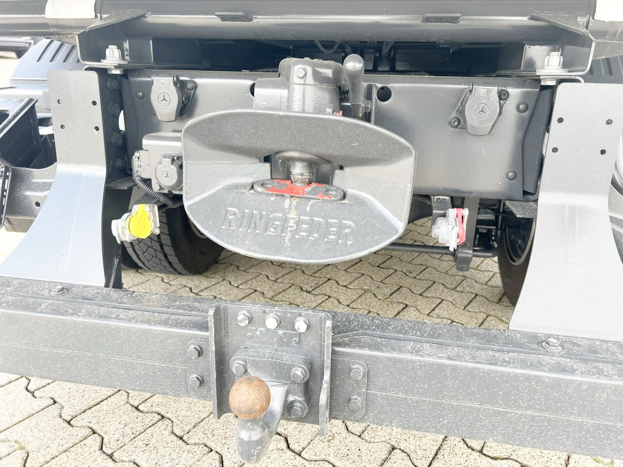 Mercedes-Benz Atego 818/23 K 4x2 Atego 818/23 K 4x2, 2x AHK, 5x VORHANDEN! - Kamion kabinë-shasi: foto 4 Mercedes-Benz Atego 818/23 K 4x2 Atego 818/23 K 4x2, 2x AHK, 5x VORHANDEN! - Kamion kabinë-shasi: foto 4