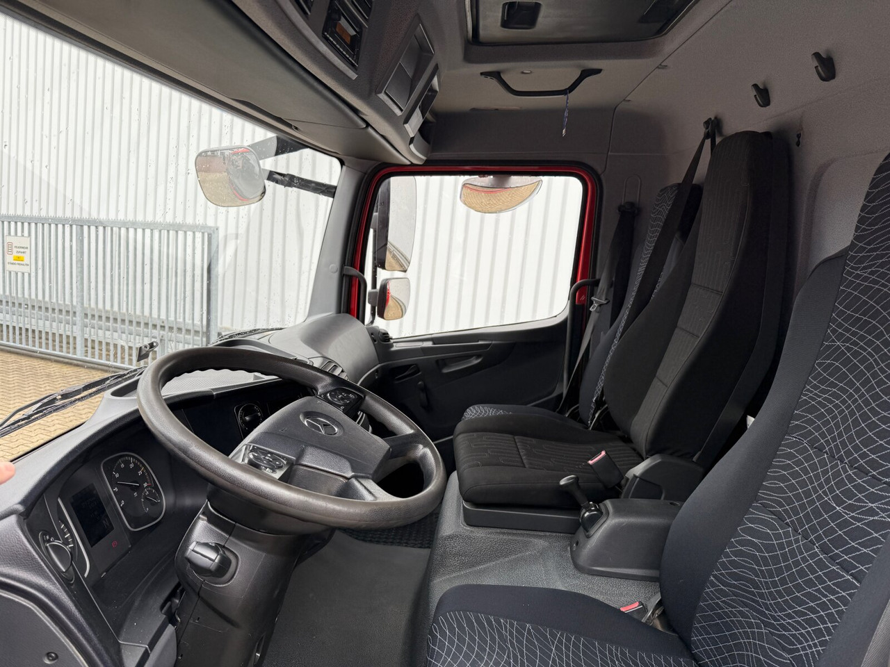 Mercedes-Benz Atego 818/23 LK 4x2 Atego 818/23 LK 4x2, 2x AHK - Kamion vetëshkarkues: foto 3 Mercedes-Benz Atego 818/23 LK 4x2 Atego 818/23 LK 4x2, 2x AHK - Kamion vetëshkarkues: foto 3