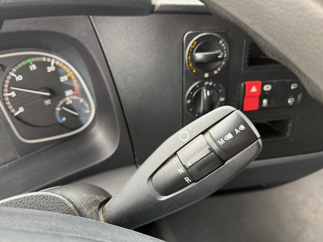 Mercedes-Benz Atego 818/23 LK 4x2 Atego 818/23 LK 4x2, 2x AHK - Kamion vetëshkarkues: foto 5 Mercedes-Benz Atego 818/23 LK 4x2 Atego 818/23 LK 4x2, 2x AHK - Kamion vetëshkarkues: foto 5